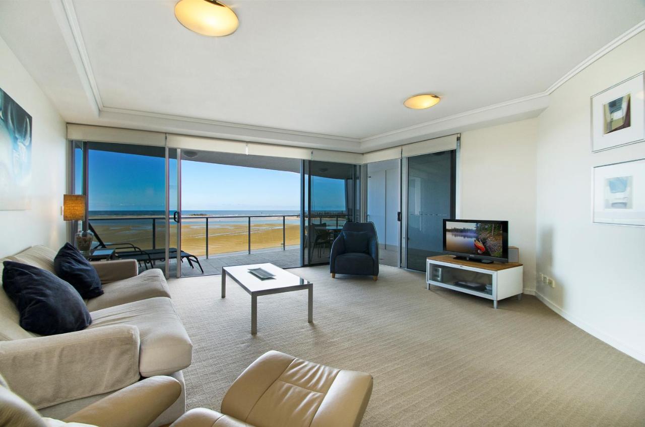 Waves Maroochy River