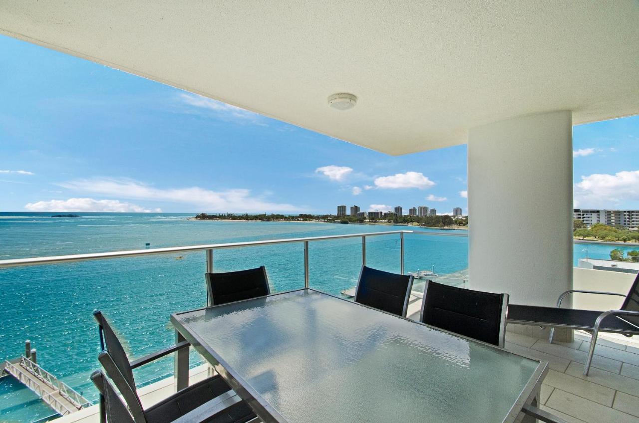 Waves Maroochy River