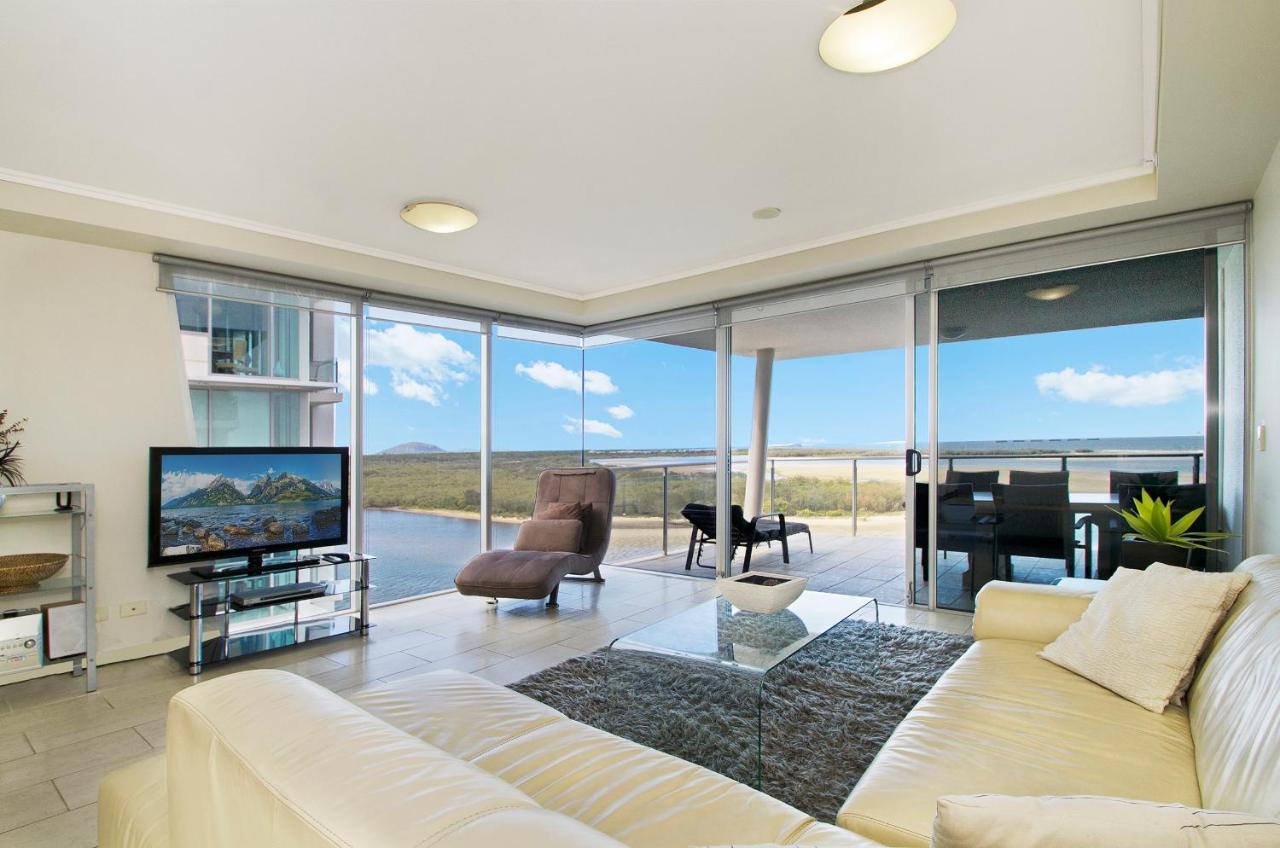 Waves Maroochy River