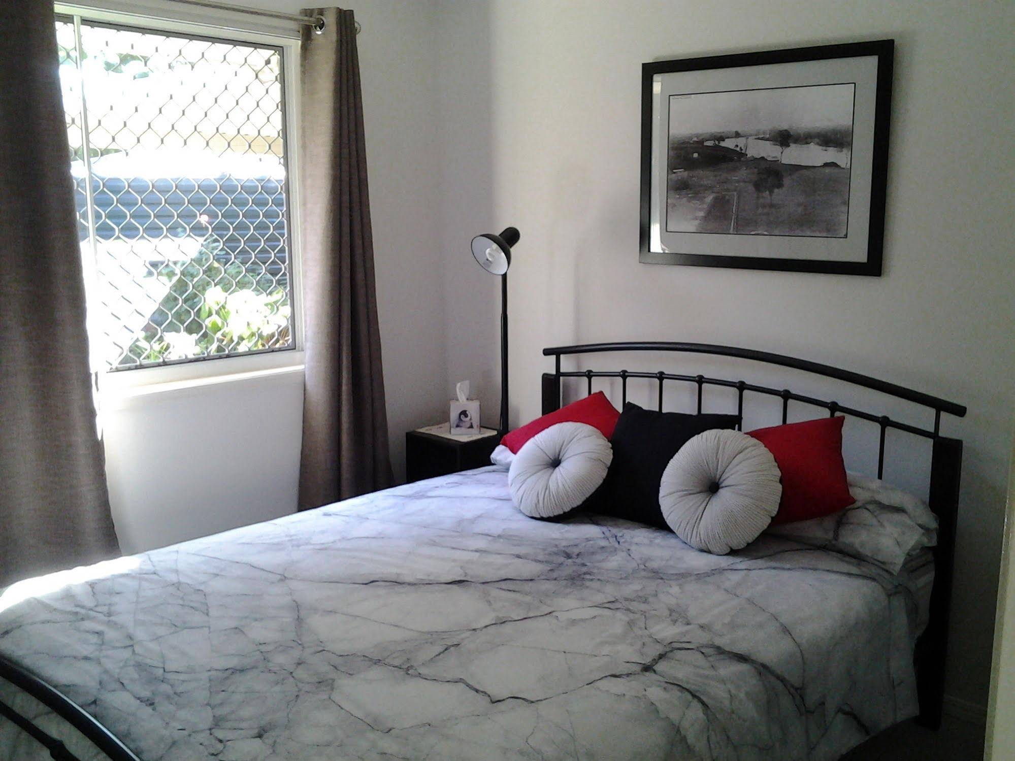 Bottlebrush B&B