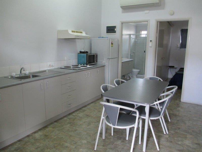 Poona Palms Caravan Park