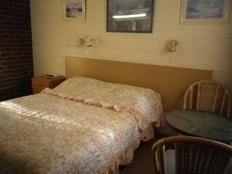 White Lanterns Motel