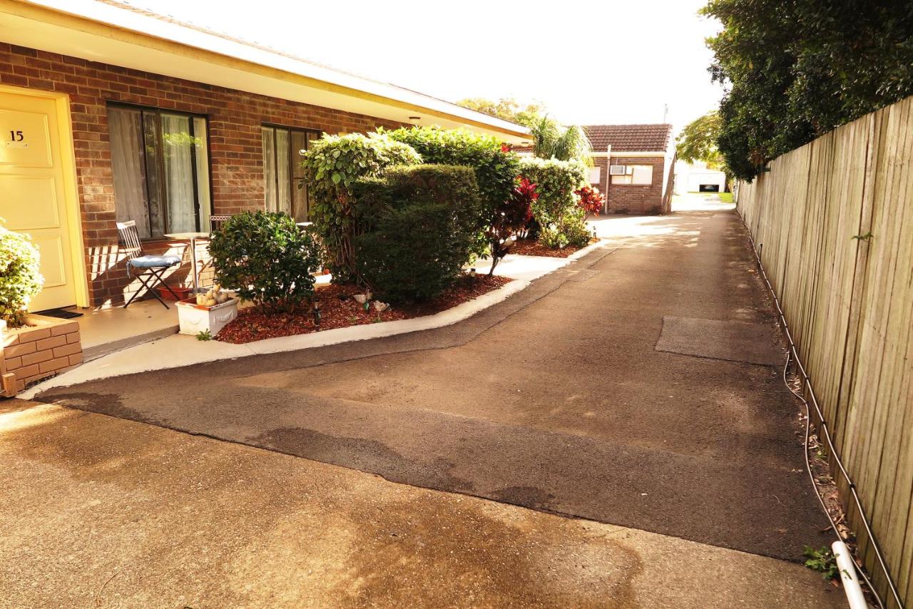 Twin Pines Motel