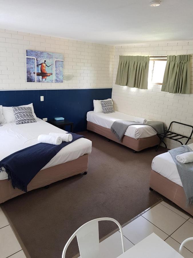 Twin Pines Motel