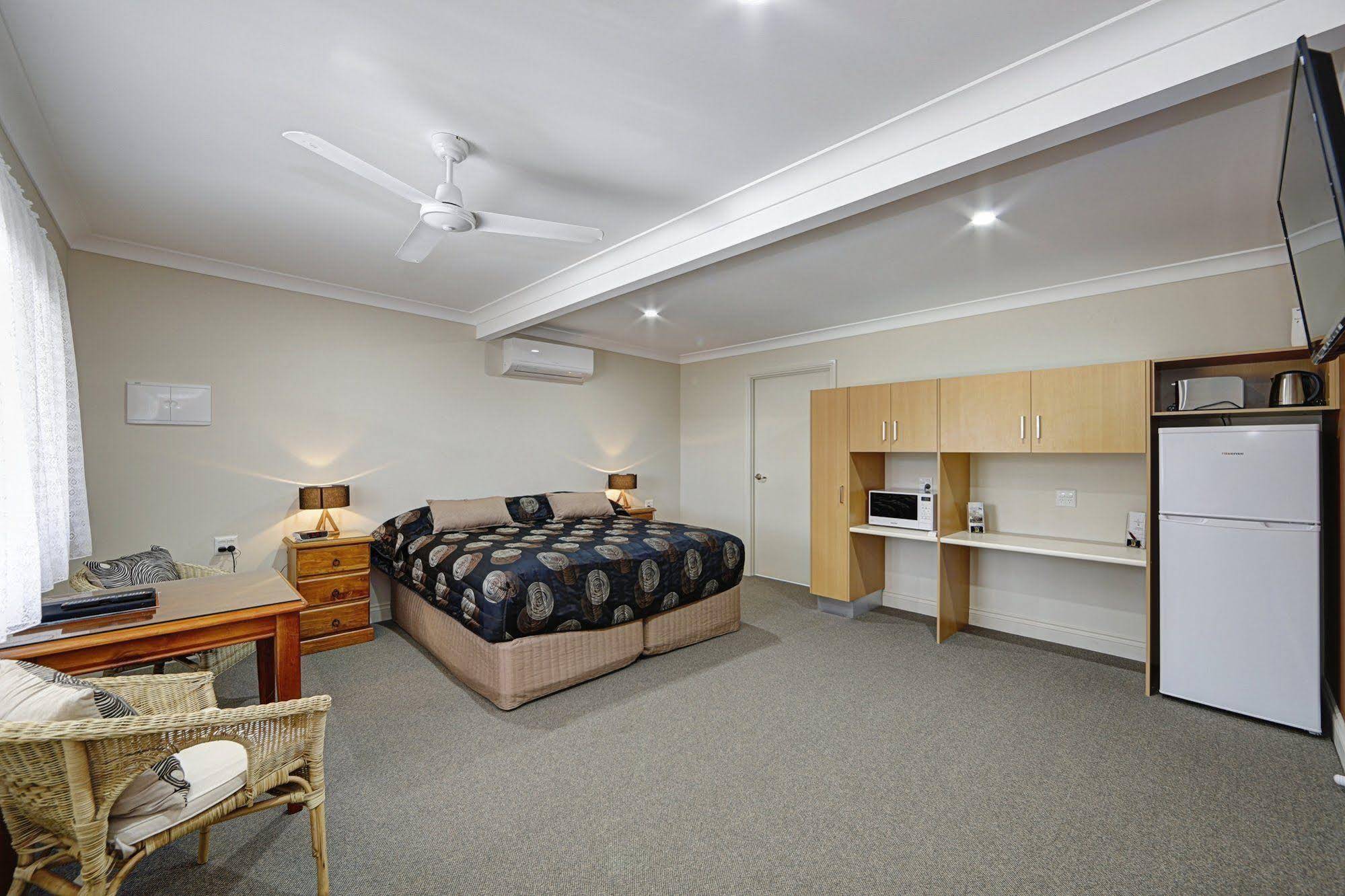 Moore Park Beach Motel