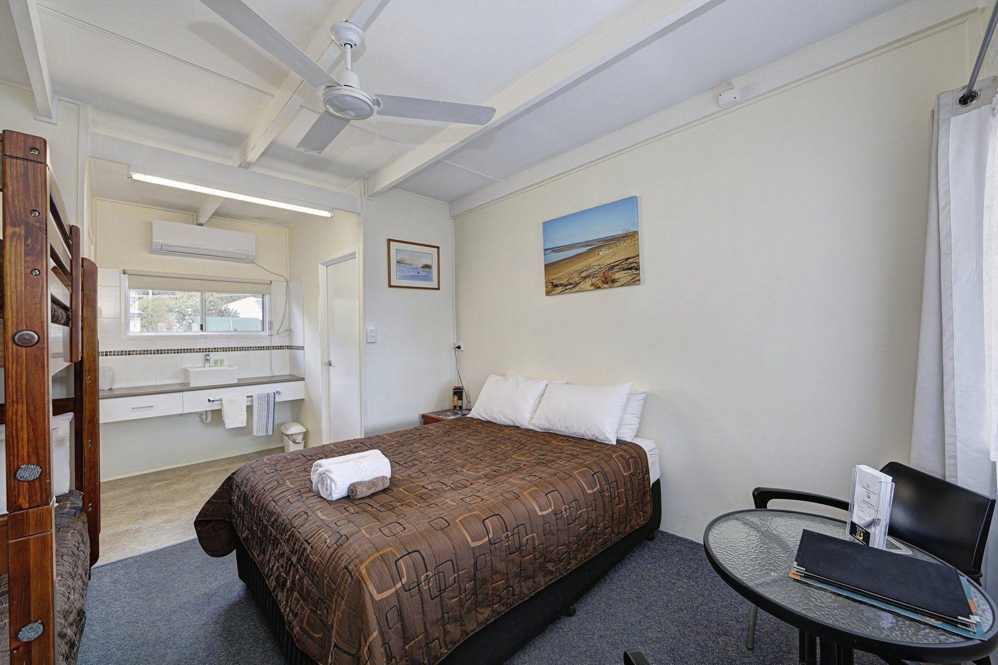 Moore Park Beach Motel