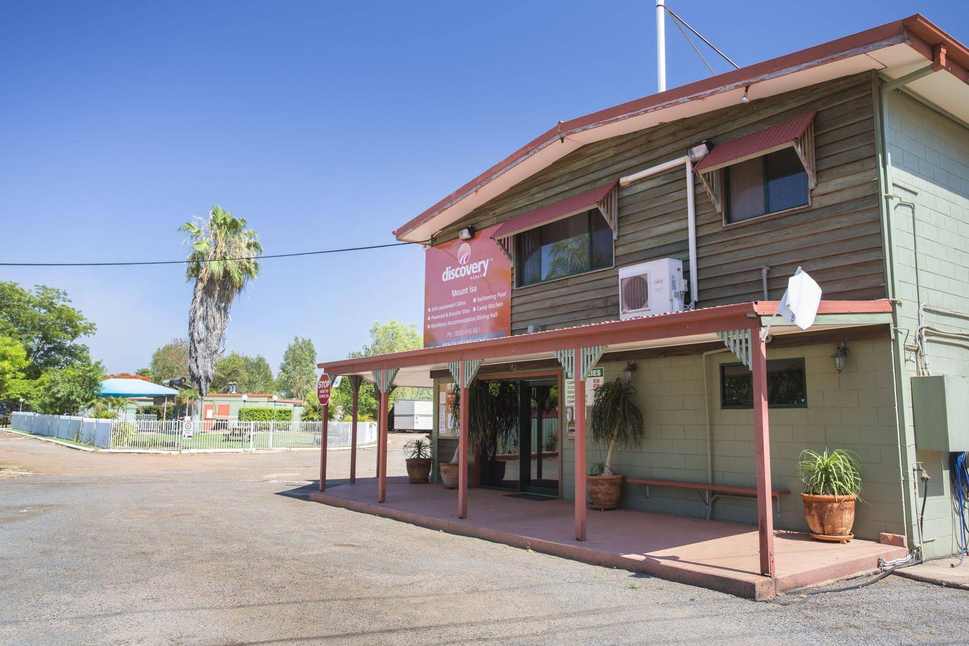 Mount Isa Holiday & Caravan Park