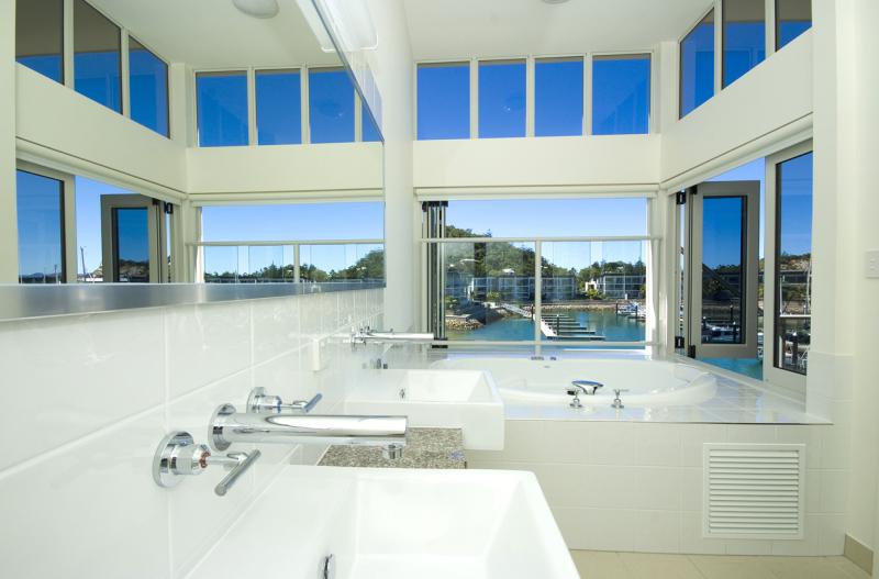 Beachside Magnetic Harbour Apartments