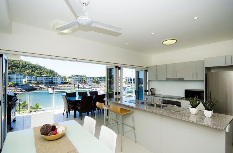 Beachside Magnetic Harbour Apartments