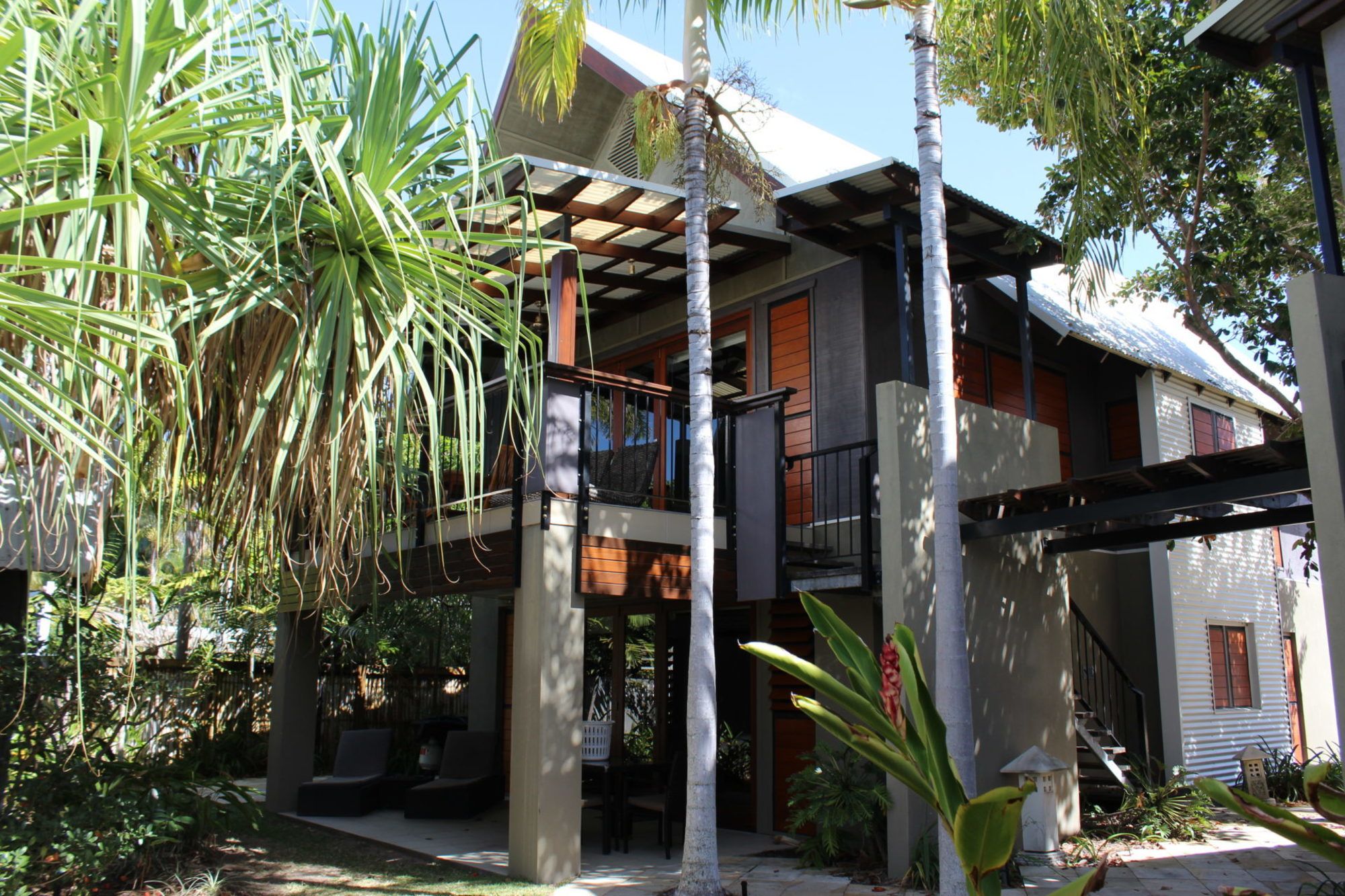 Pure Magnetic Villa