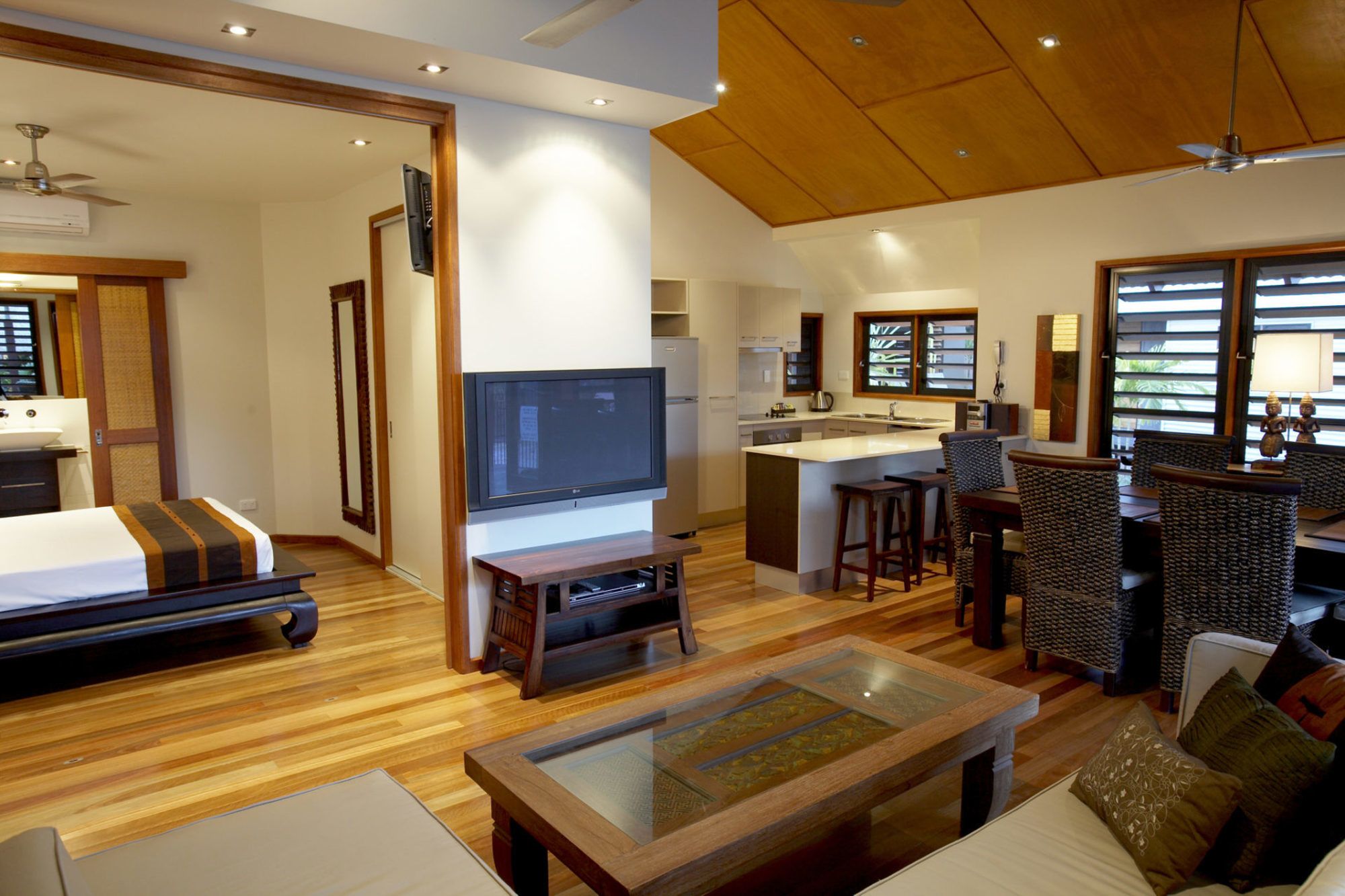 Pure Magnetic Villa
