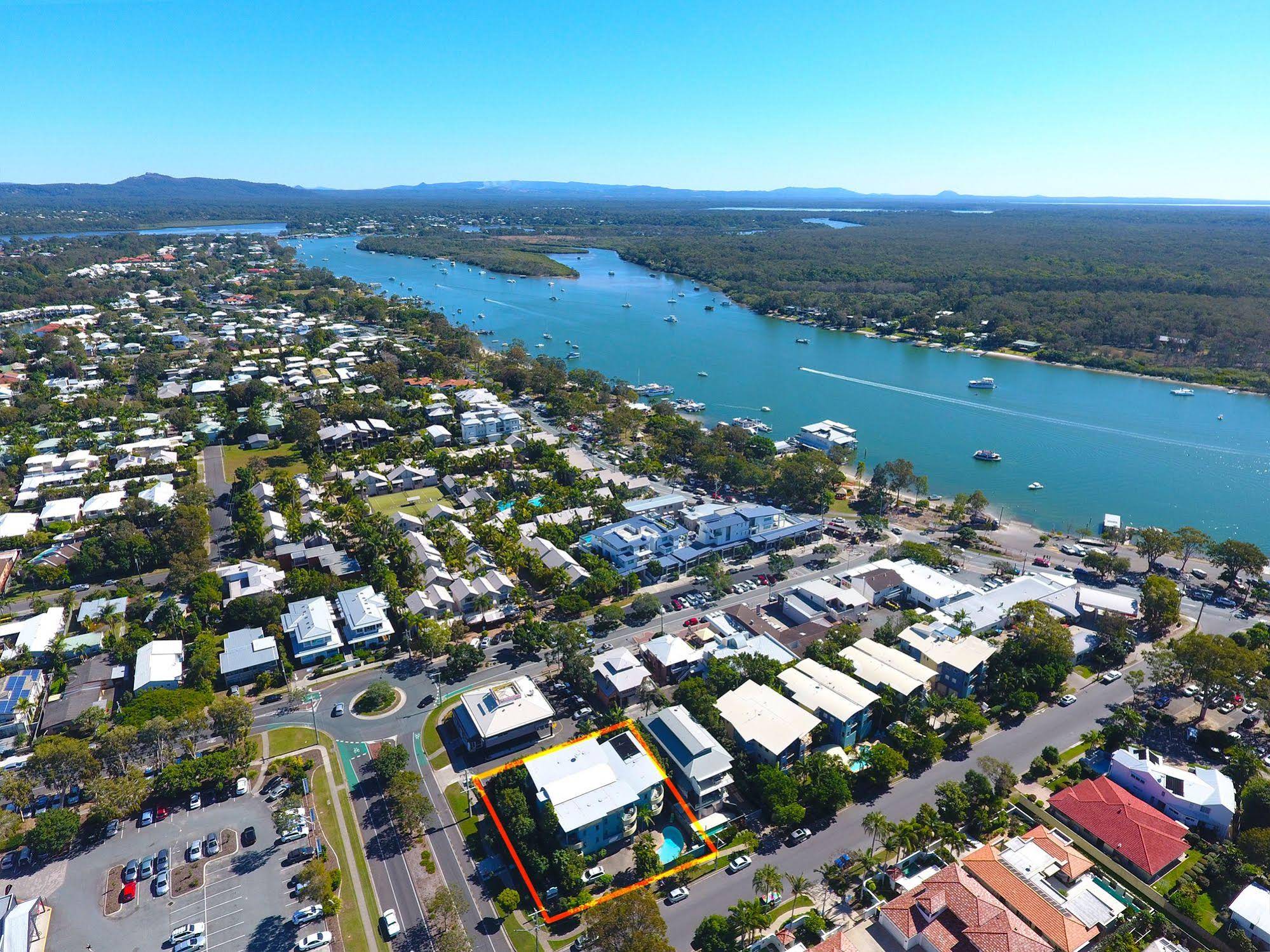 Noosa River Sandy Shores