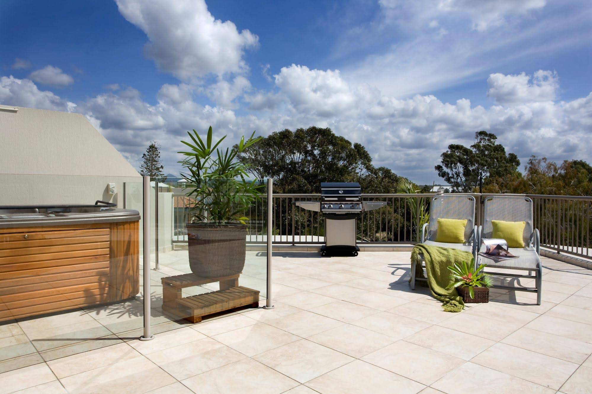 Noosa Tropicana