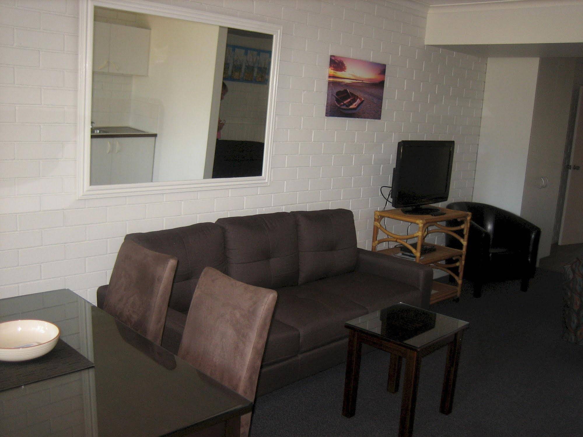 Regency Waterfront Motel