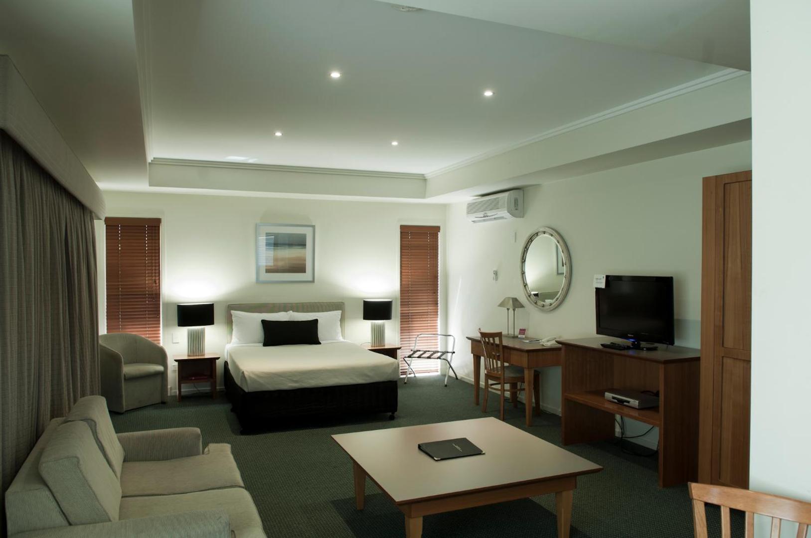 Comfort Inn & Suites Northgate Airport