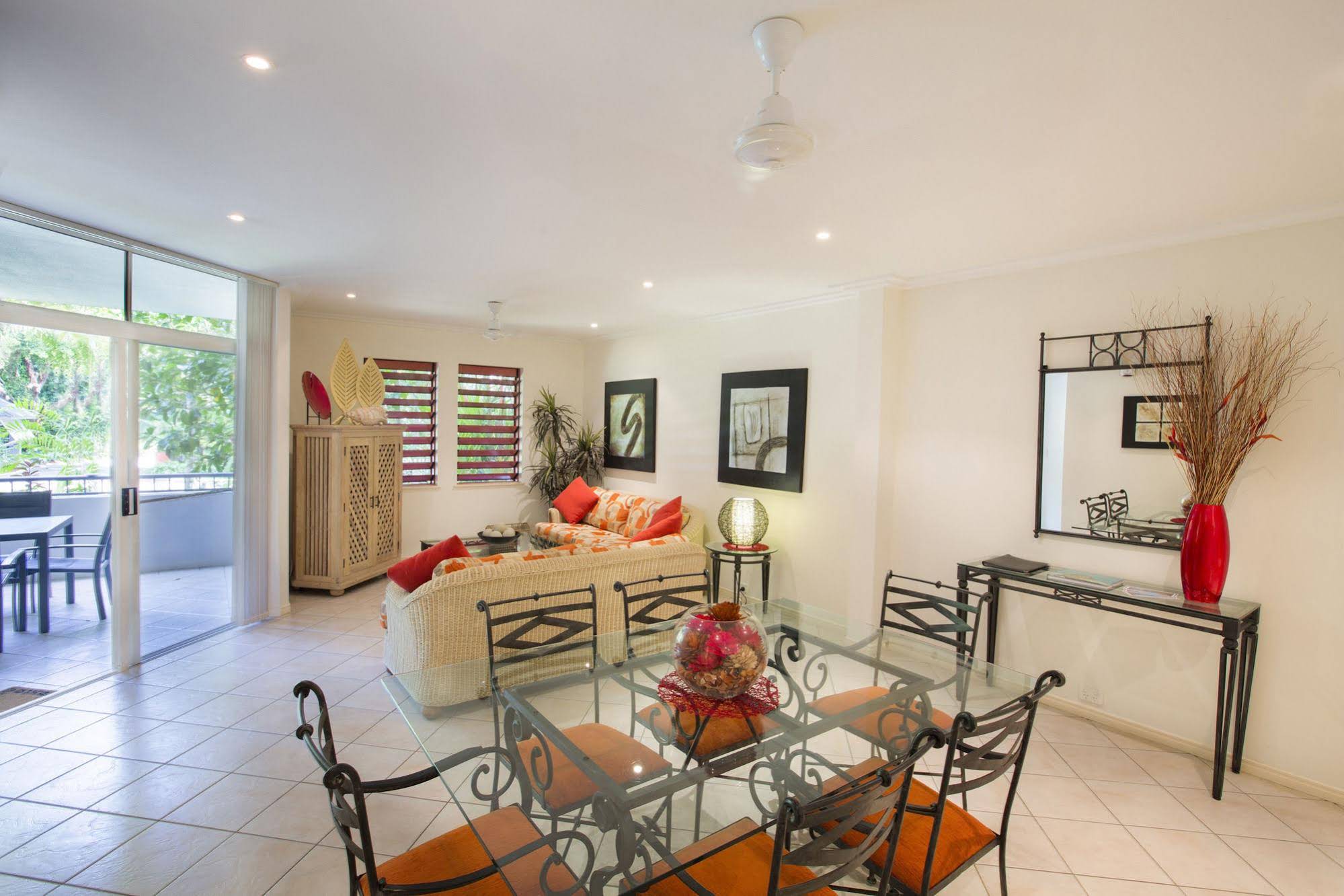 Oasis Palm Cove