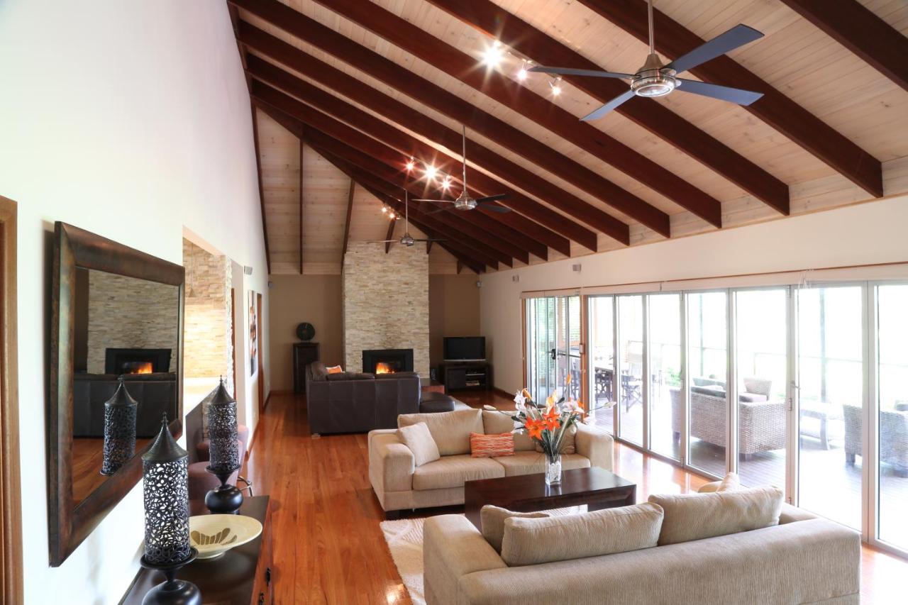 Lake Weyba Cottages Noosa