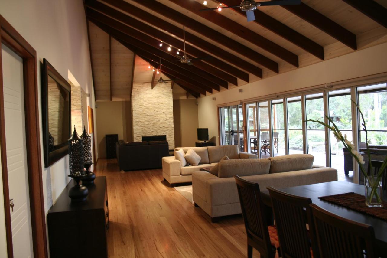 Lake Weyba Cottages Noosa