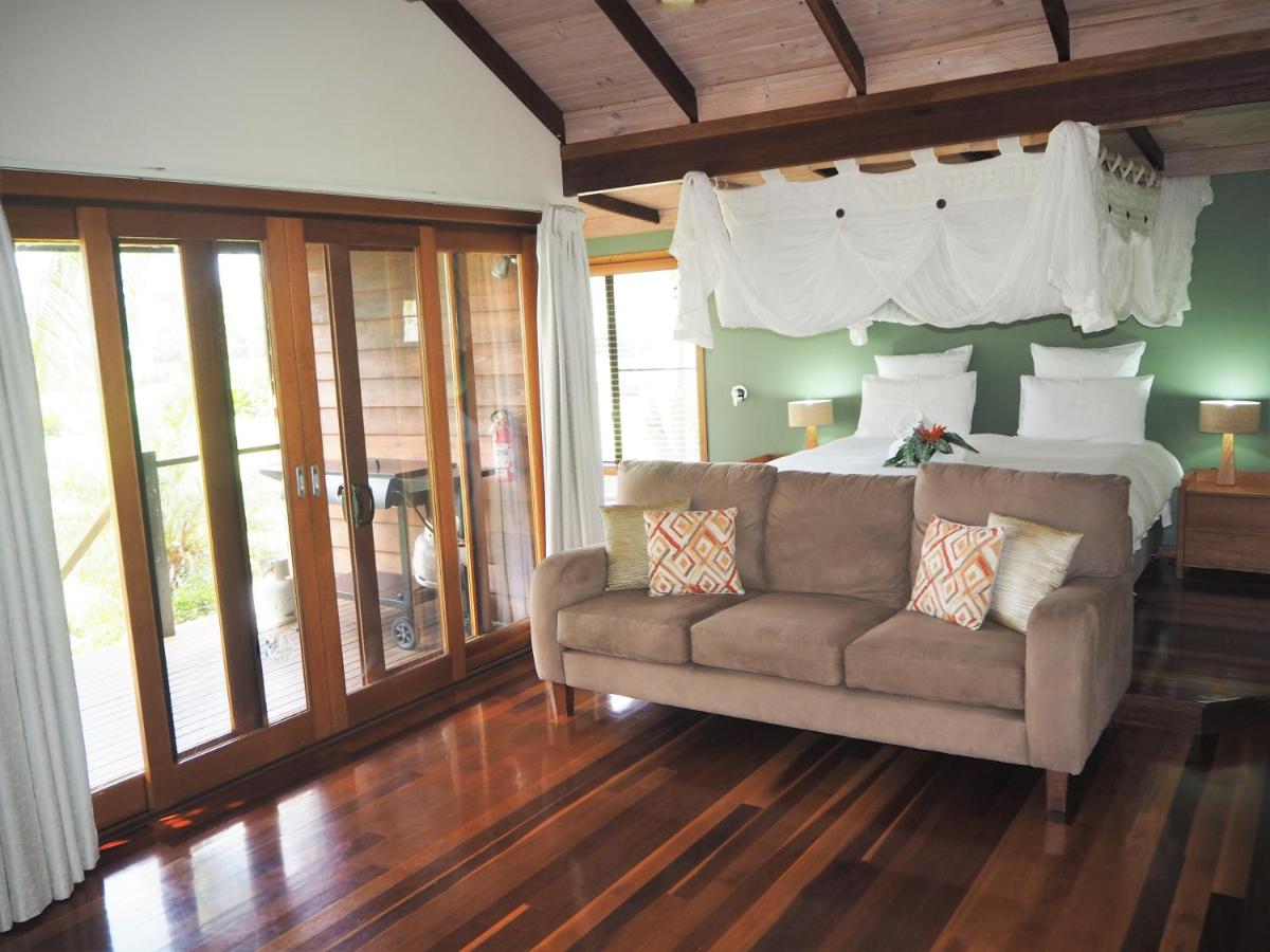 Lake Weyba Cottages Noosa