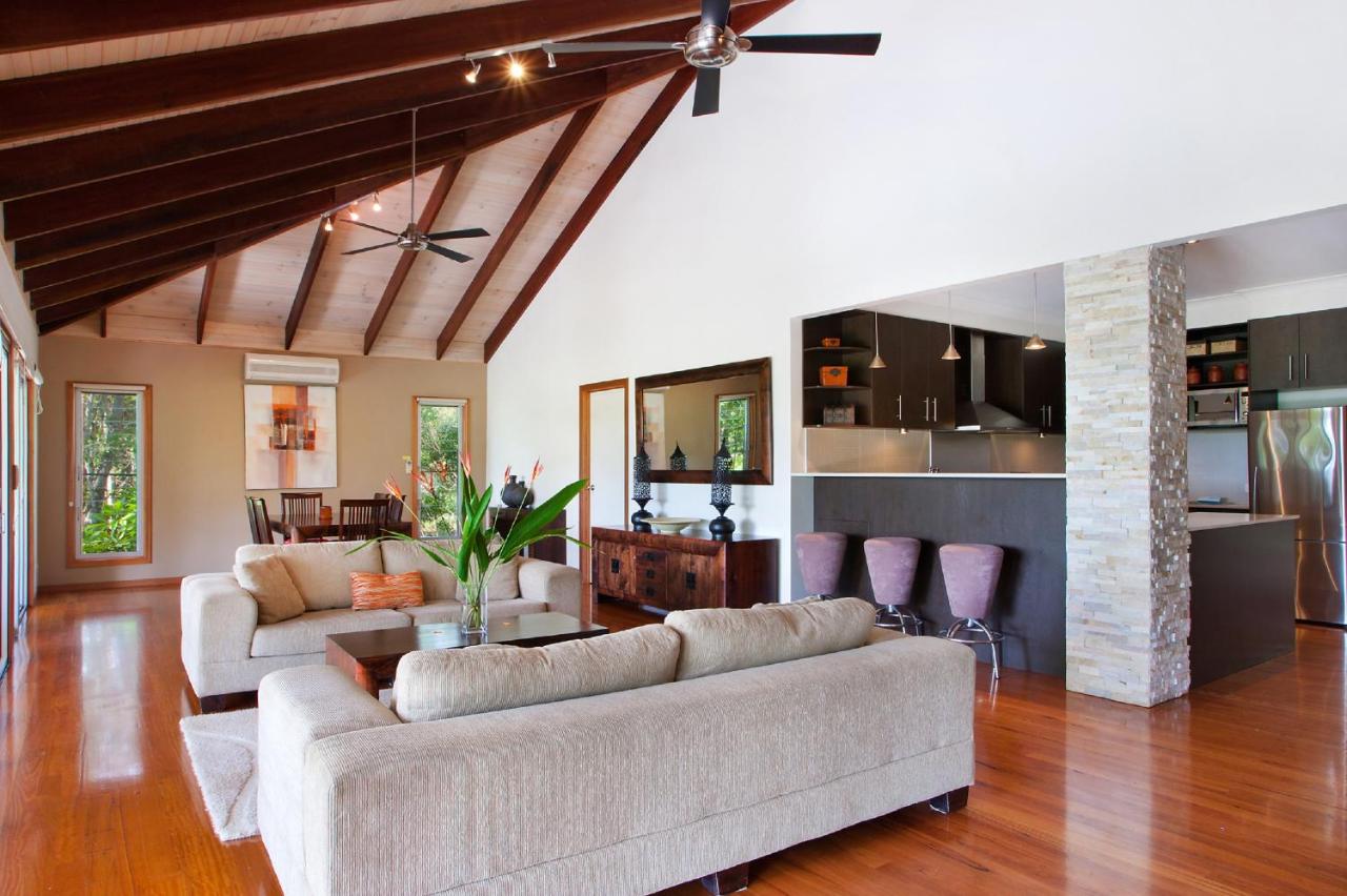 Lake Weyba Cottages Noosa