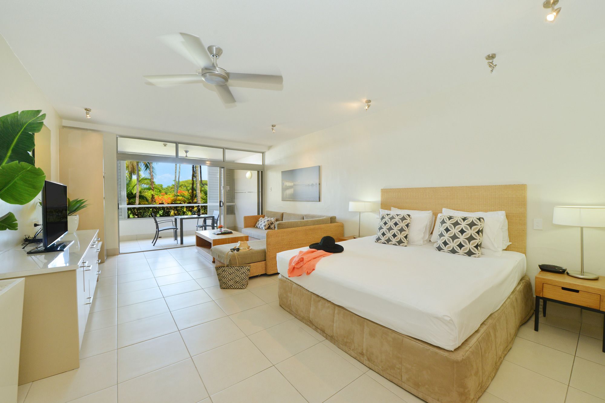 Club Tropical Resort