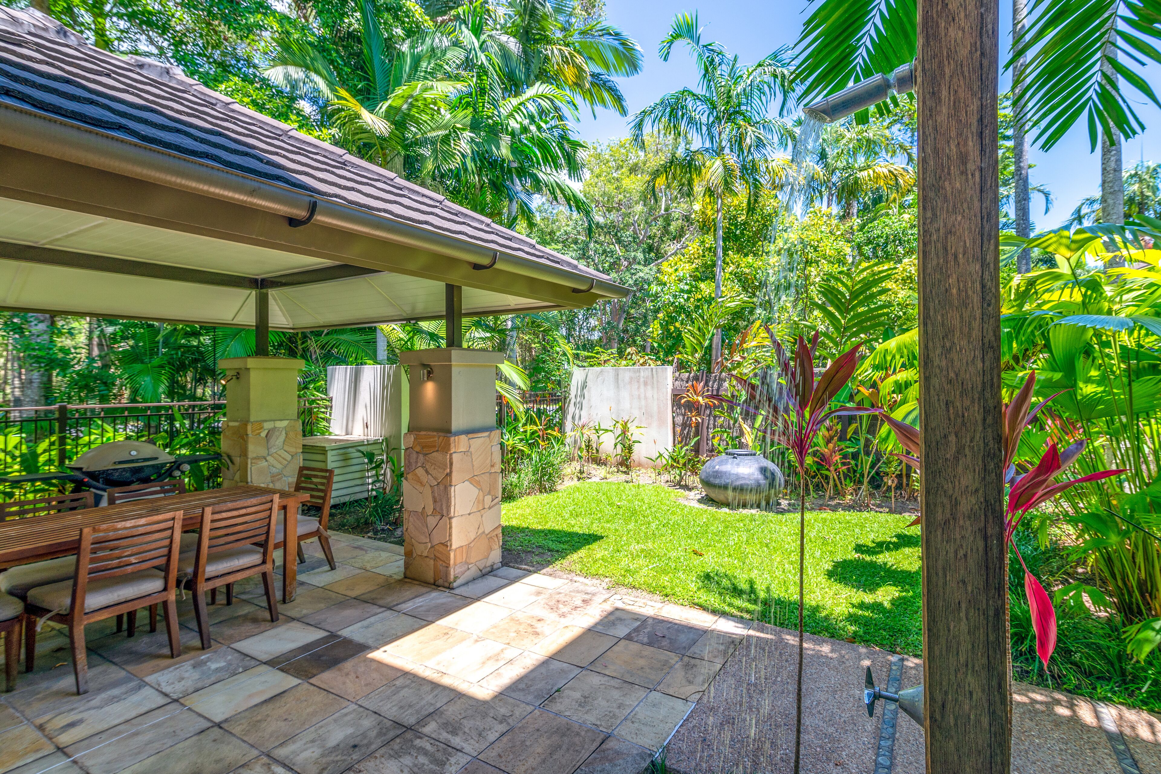 Seascape Holiday Apartments at Sea Temple Resort