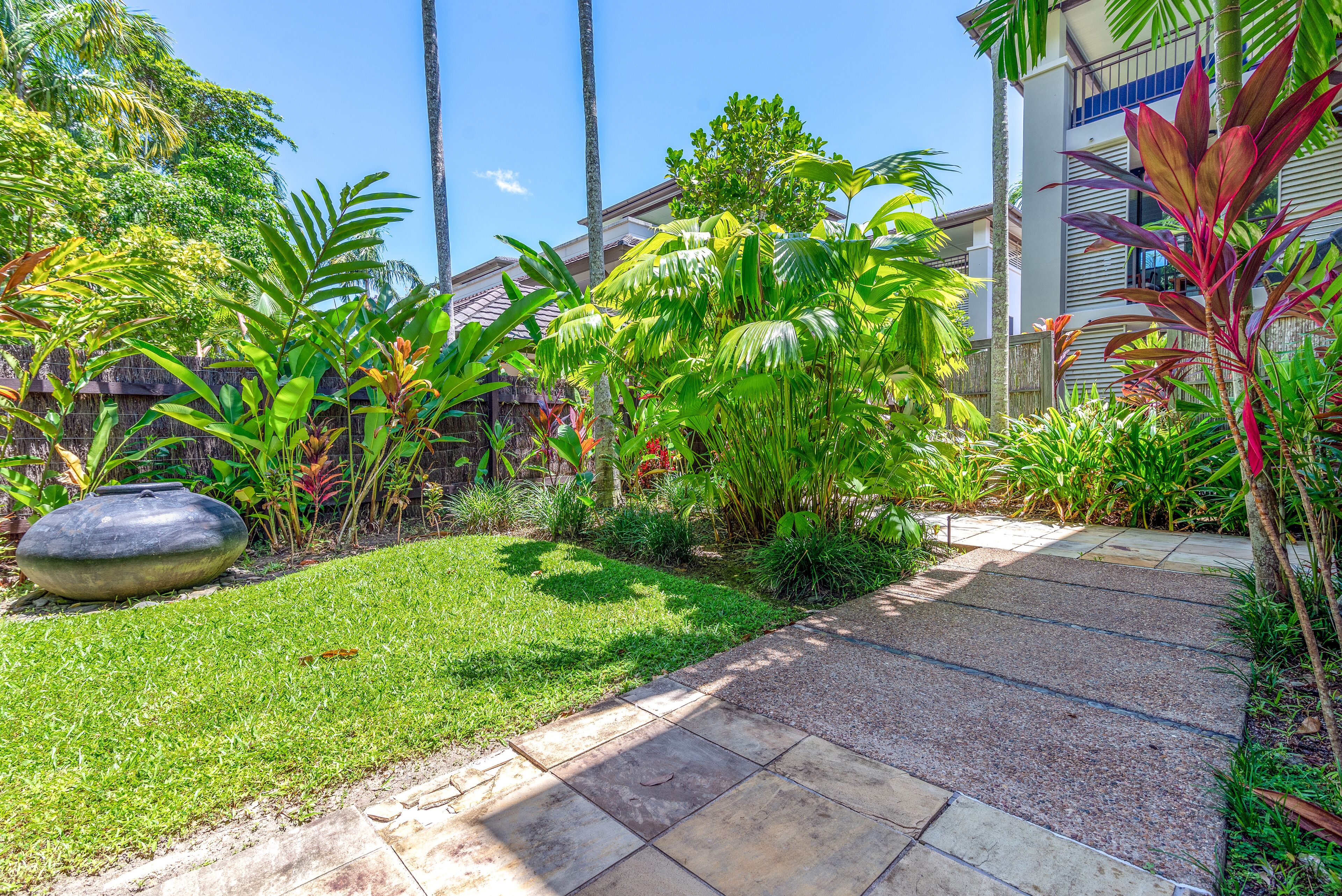 Seascape Holiday Apartments at Sea Temple Resort