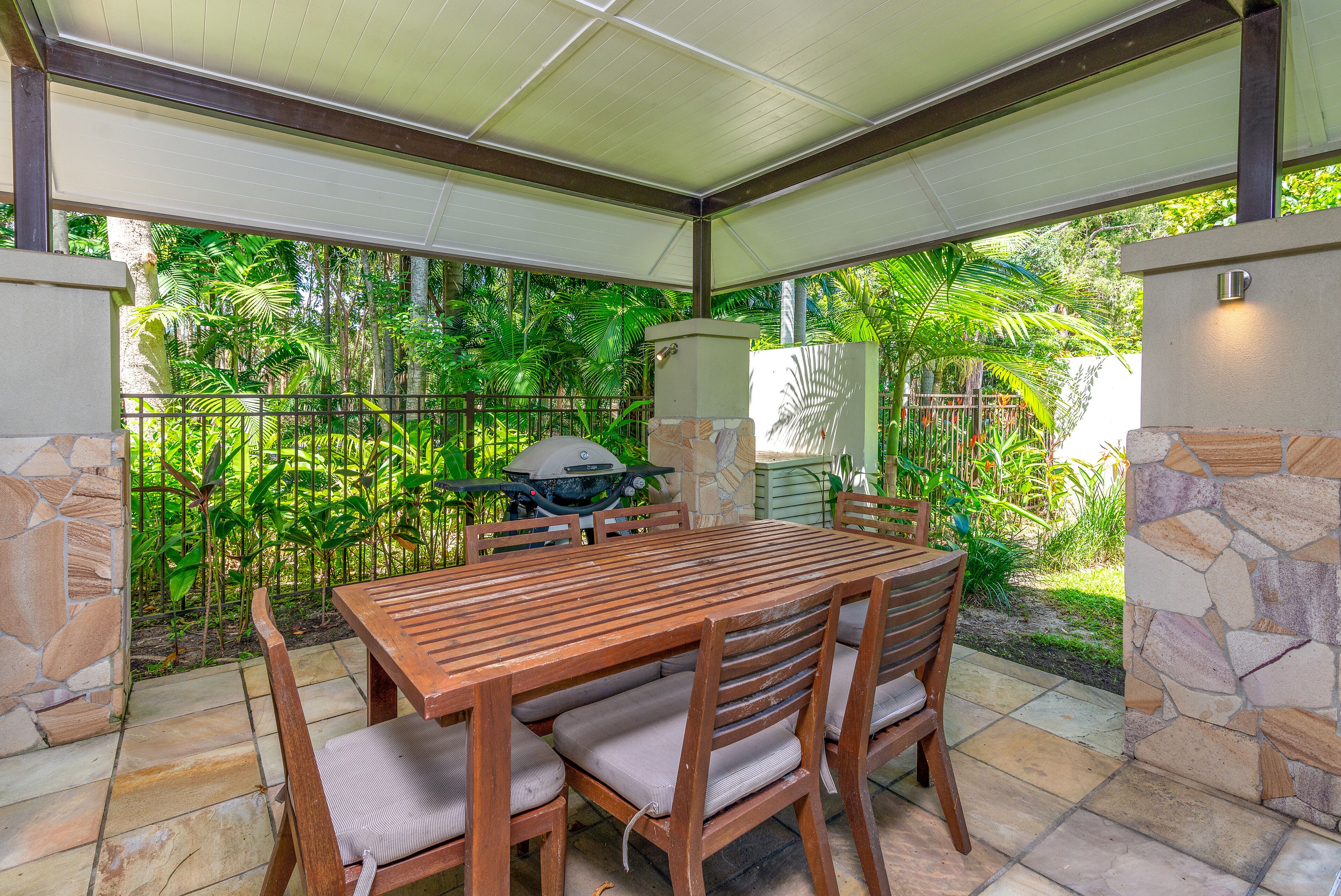 Seascape Holiday Apartments at Sea Temple Resort