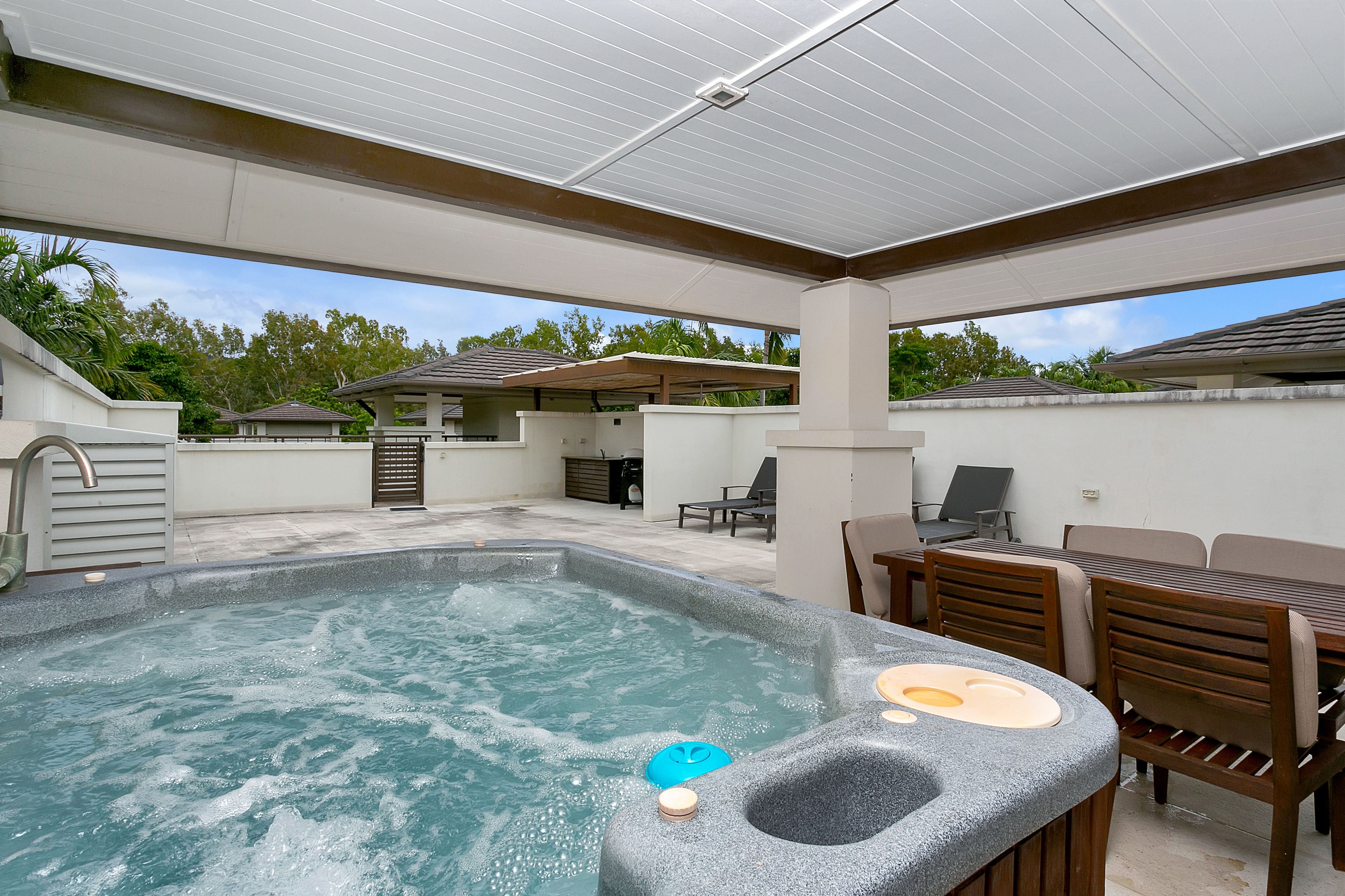 Seascape Holiday Apartments at Sea Temple Resort