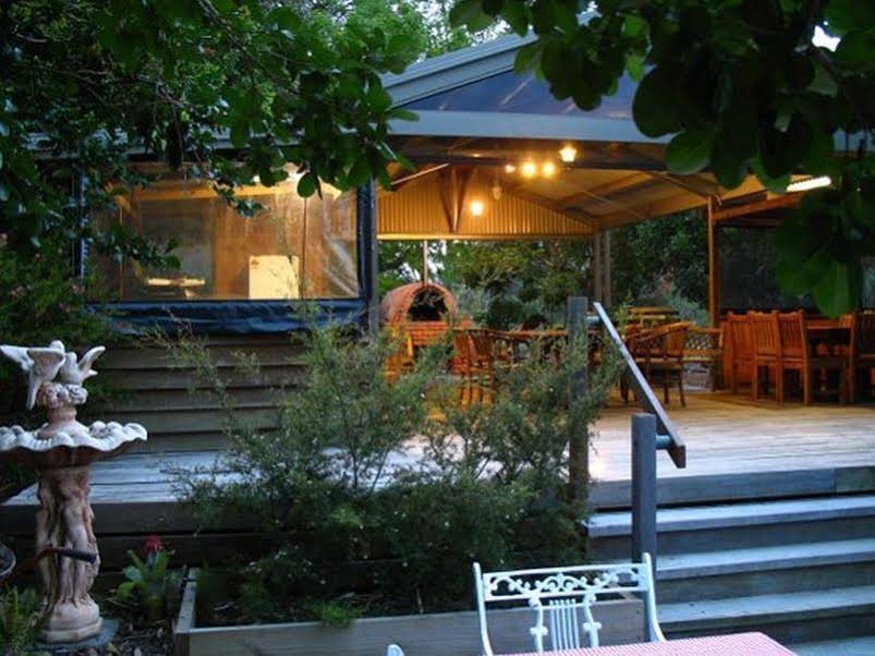 Tuckeroo Cottages & Gardens