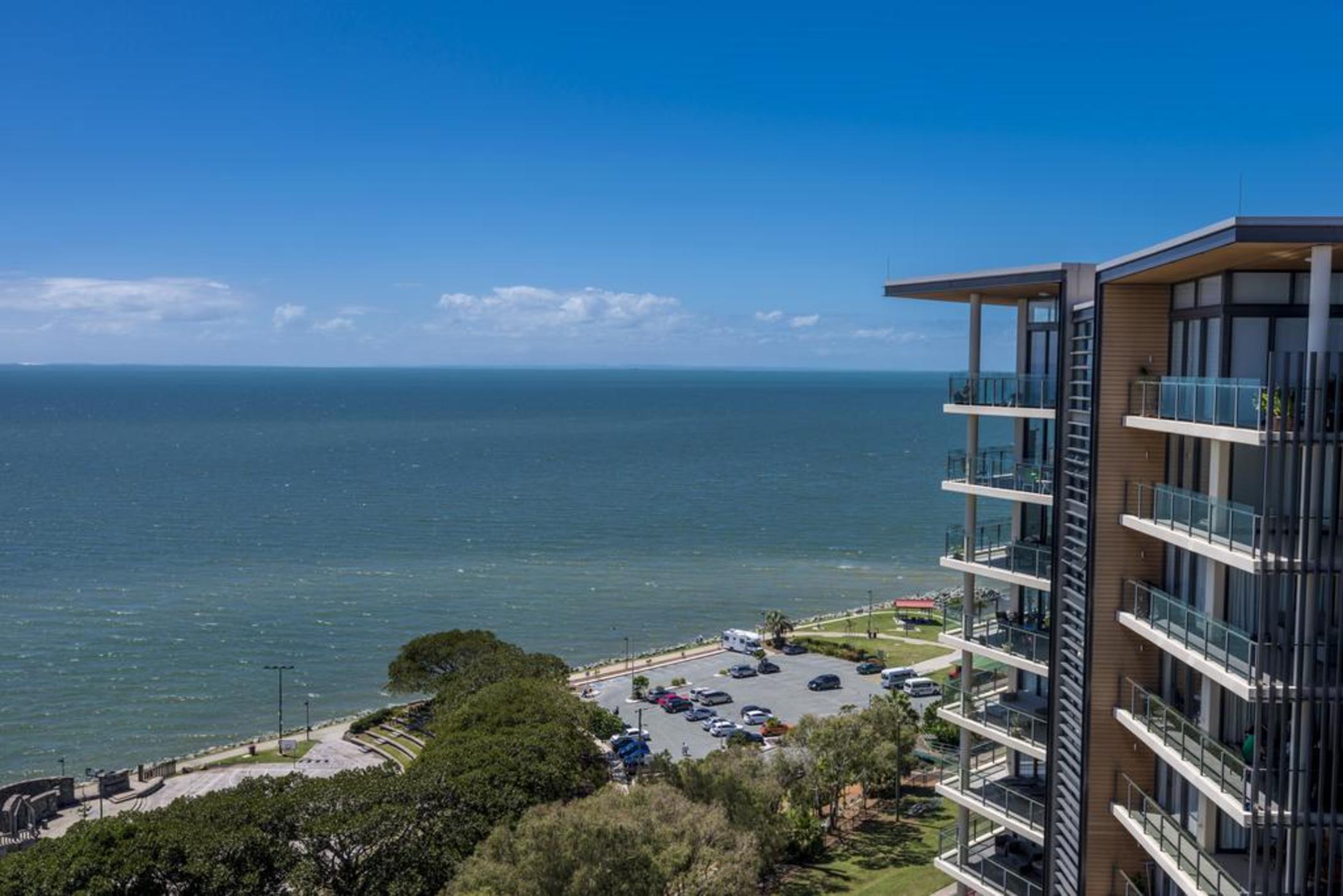 Oaks Redcliffe Mon Komo Suites