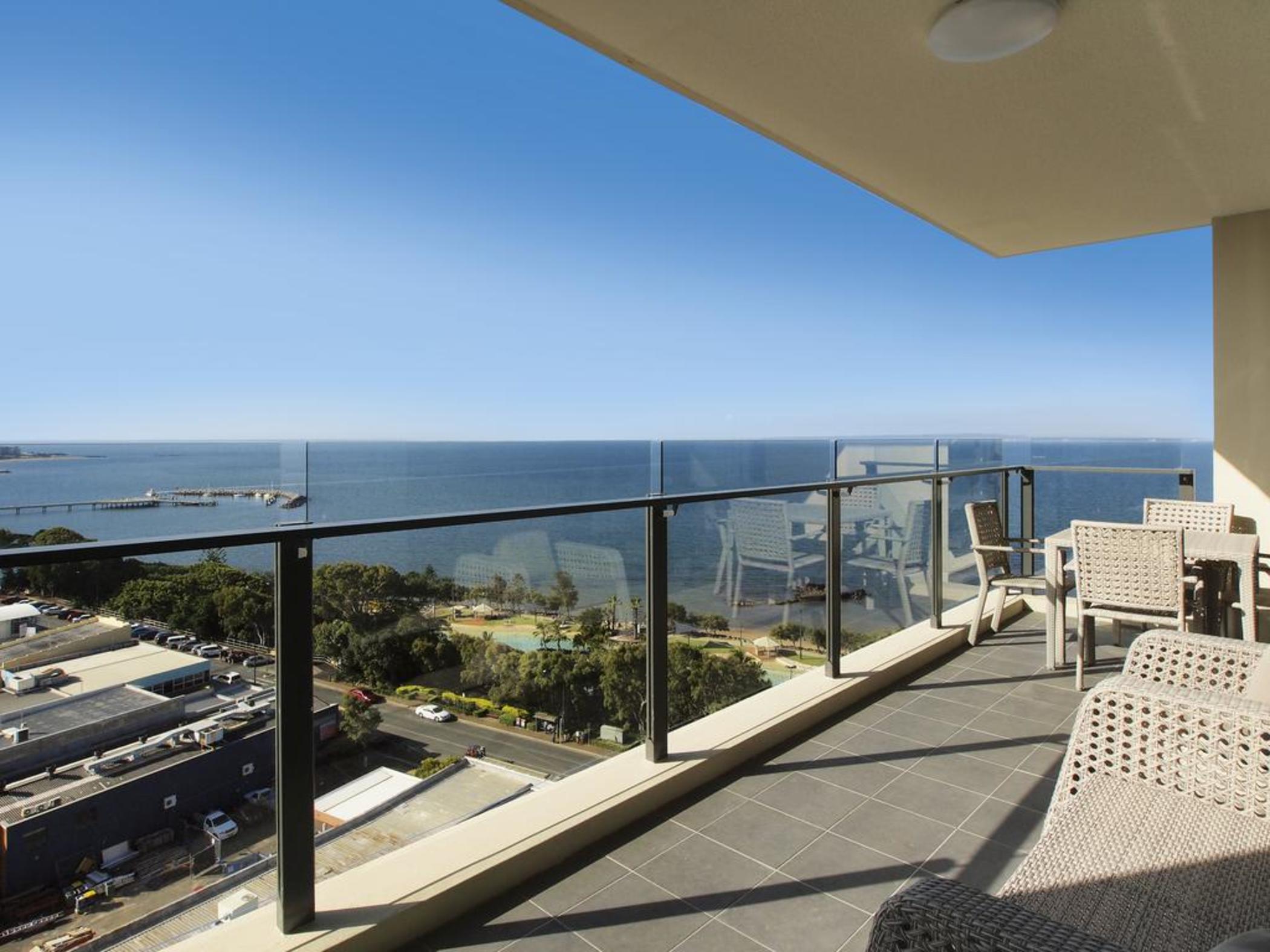 Oaks Redcliffe Mon Komo Suites