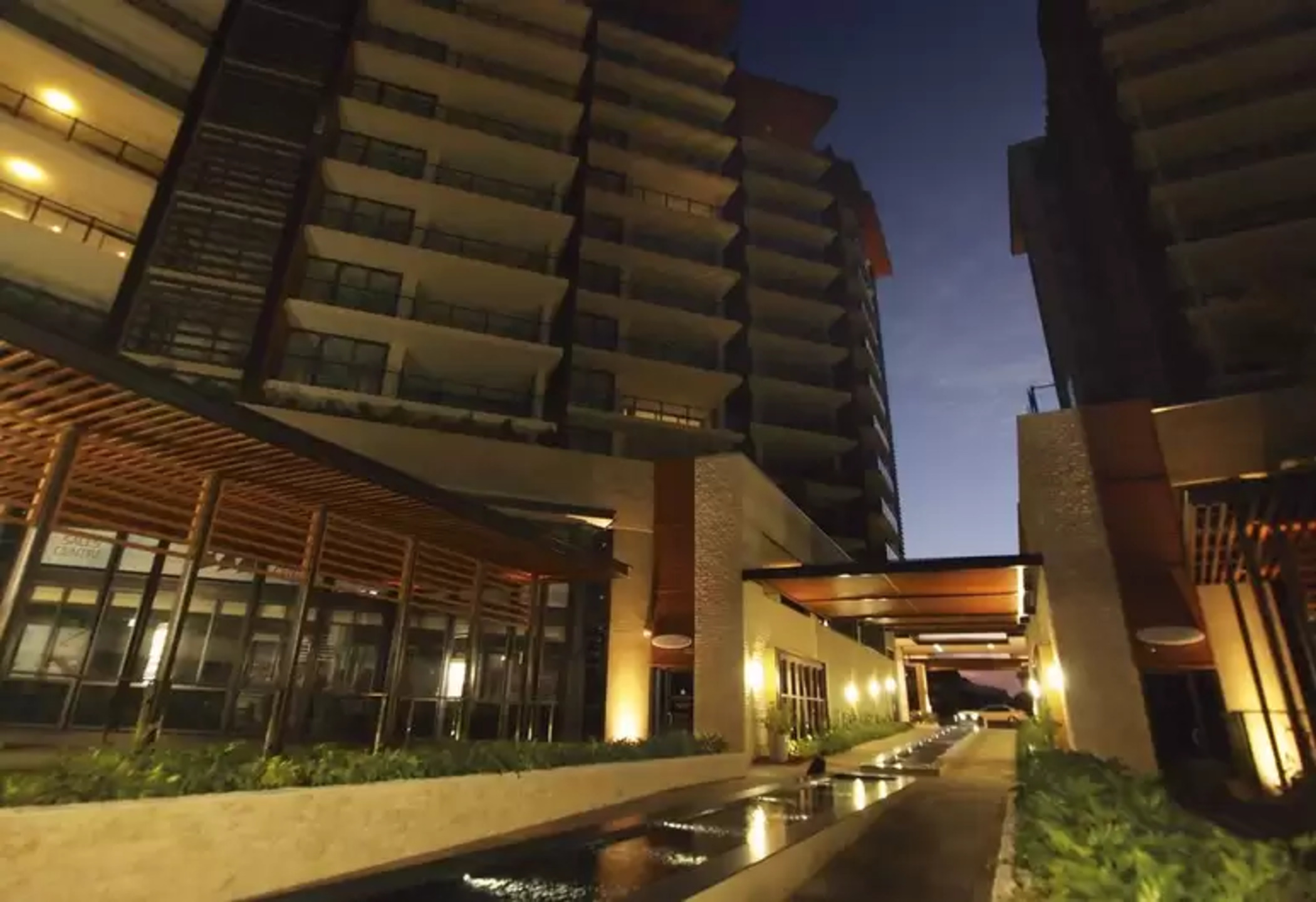 Oaks Redcliffe Mon Komo Suites