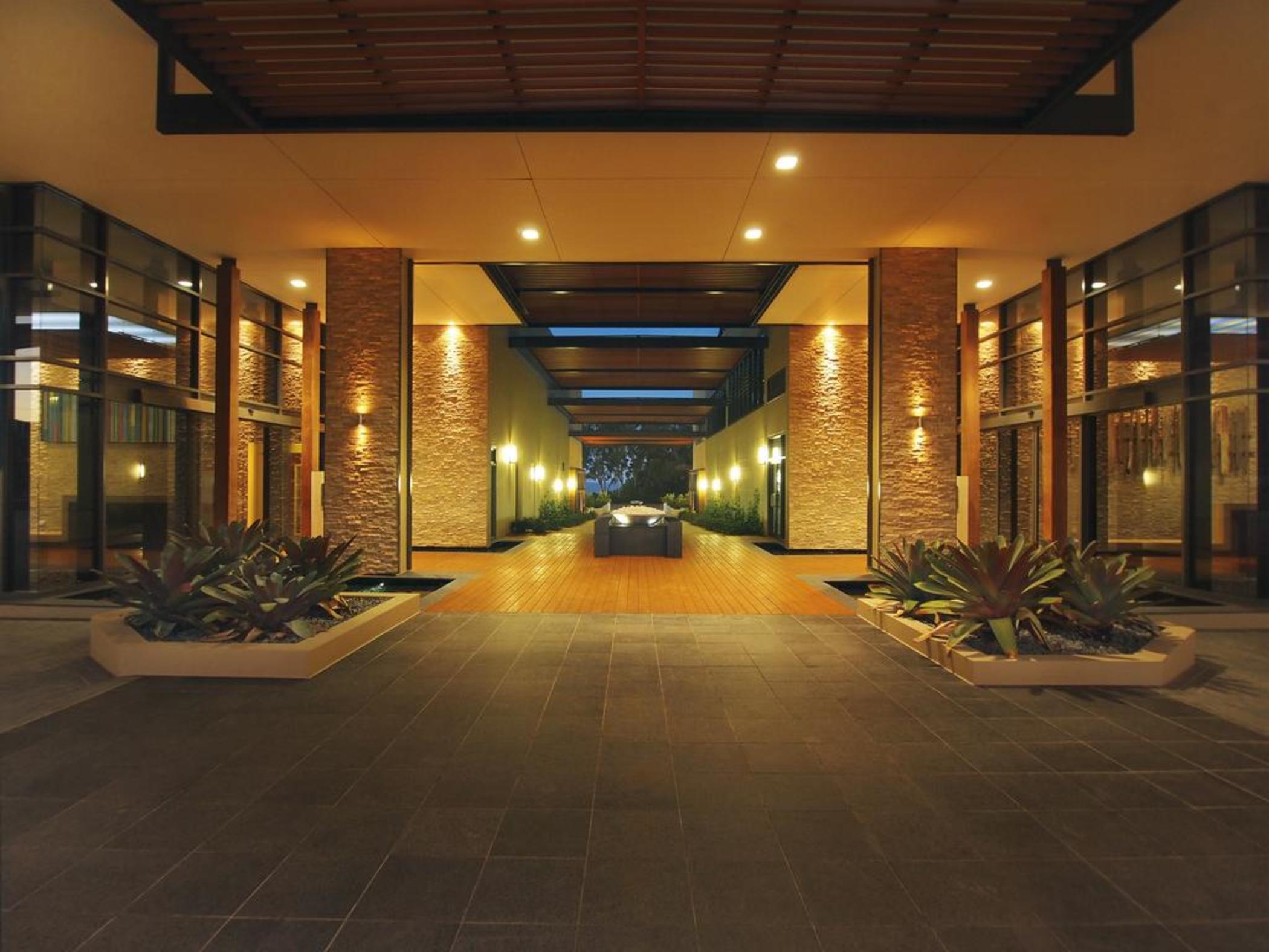 Oaks Redcliffe Mon Komo Suites