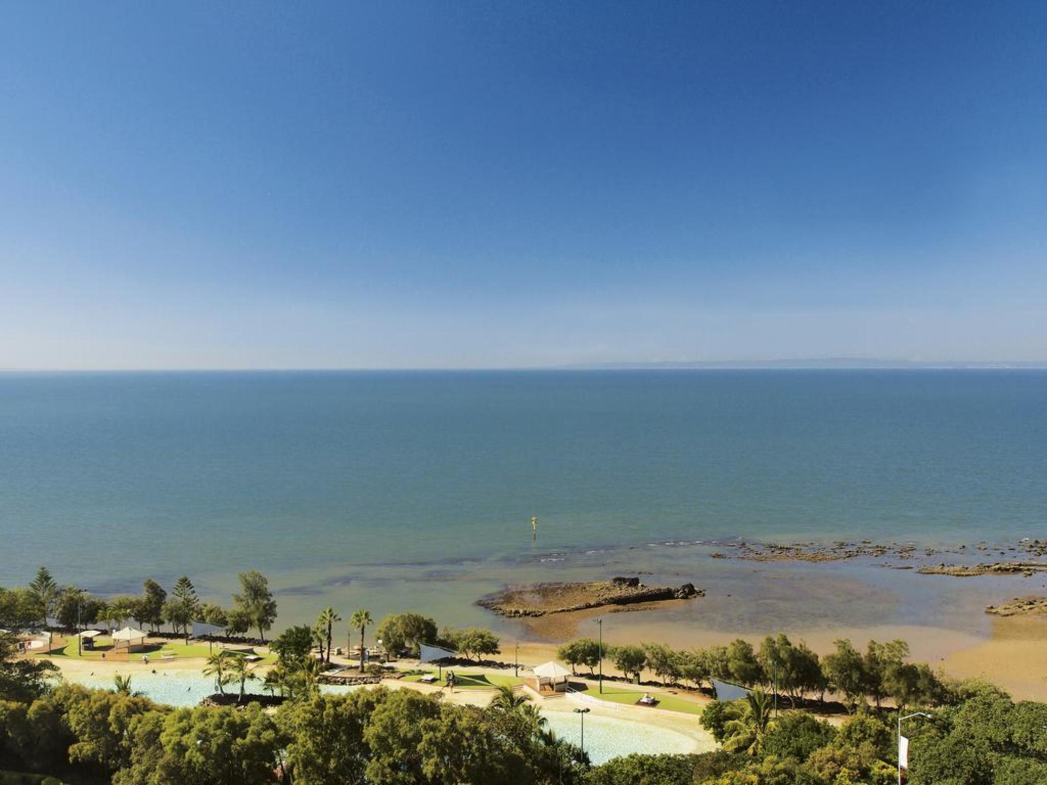 Oaks Redcliffe Mon Komo Suites