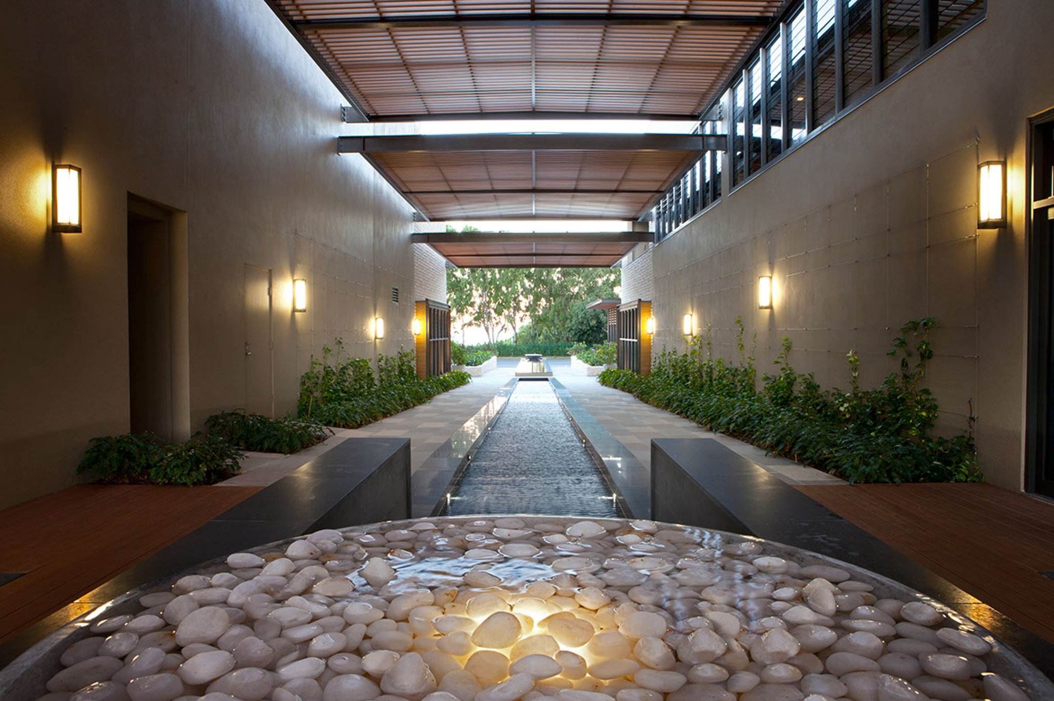 Oaks Redcliffe Mon Komo Suites