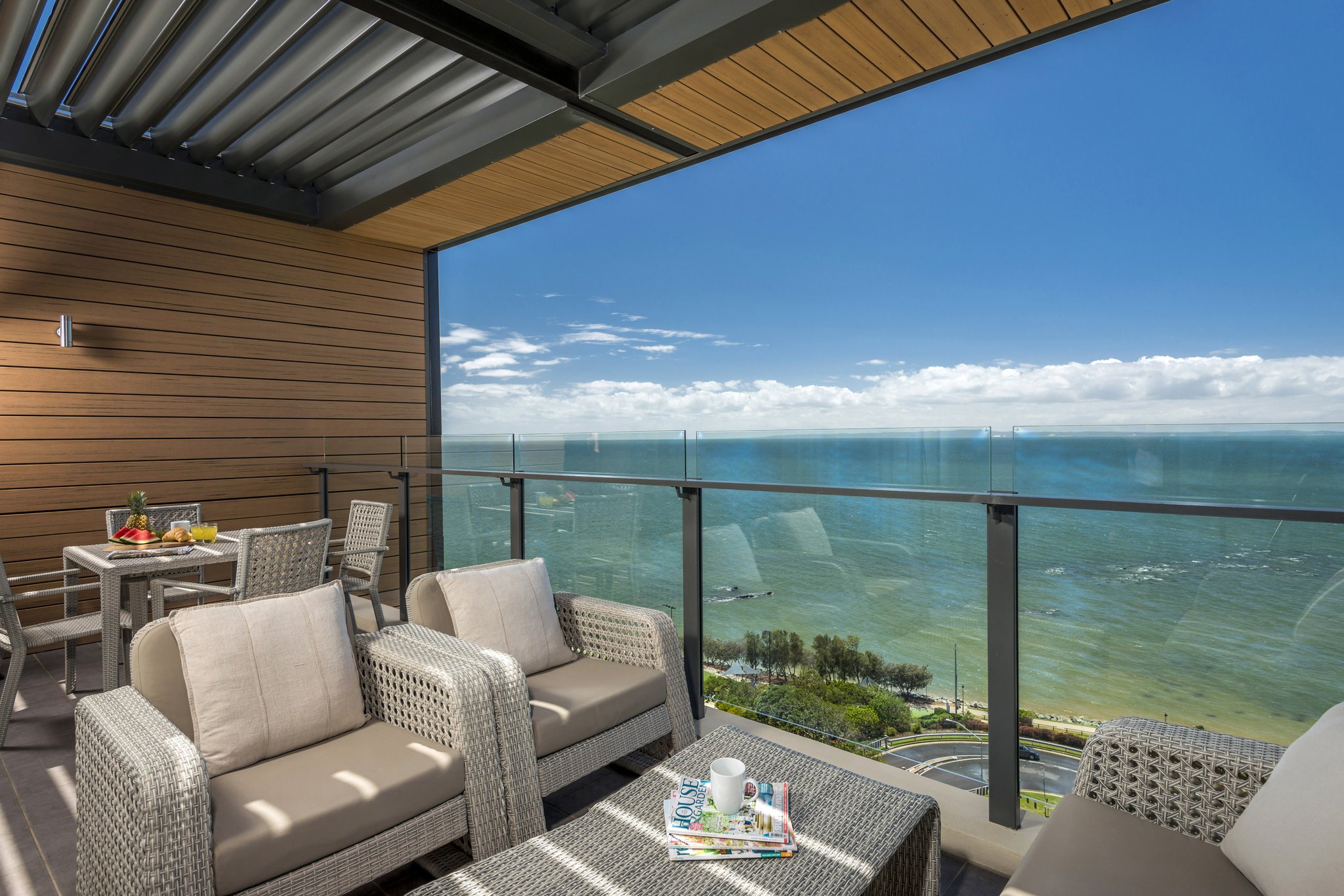 Oaks Redcliffe Mon Komo Suites