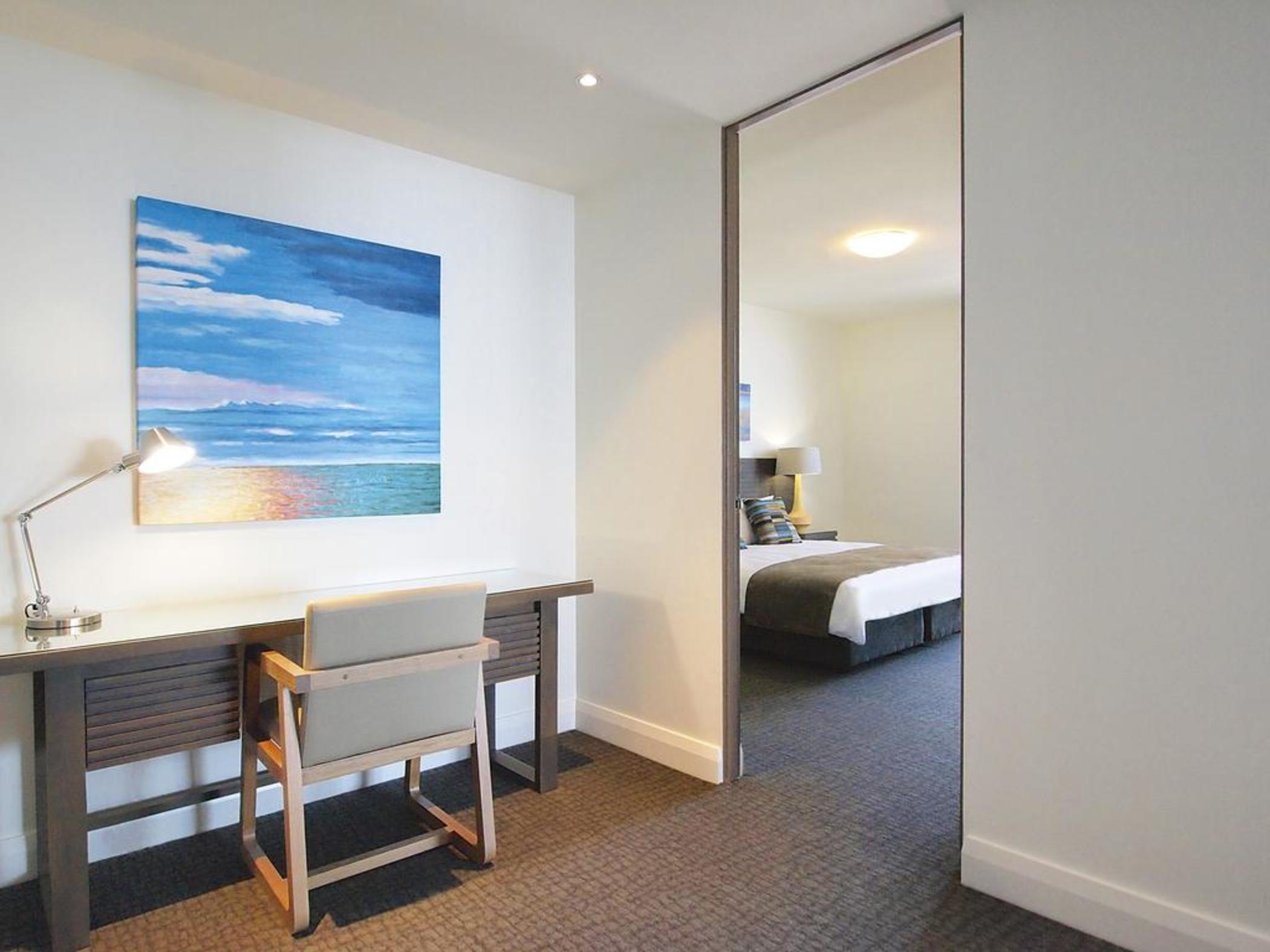 Oaks Redcliffe Mon Komo Suites