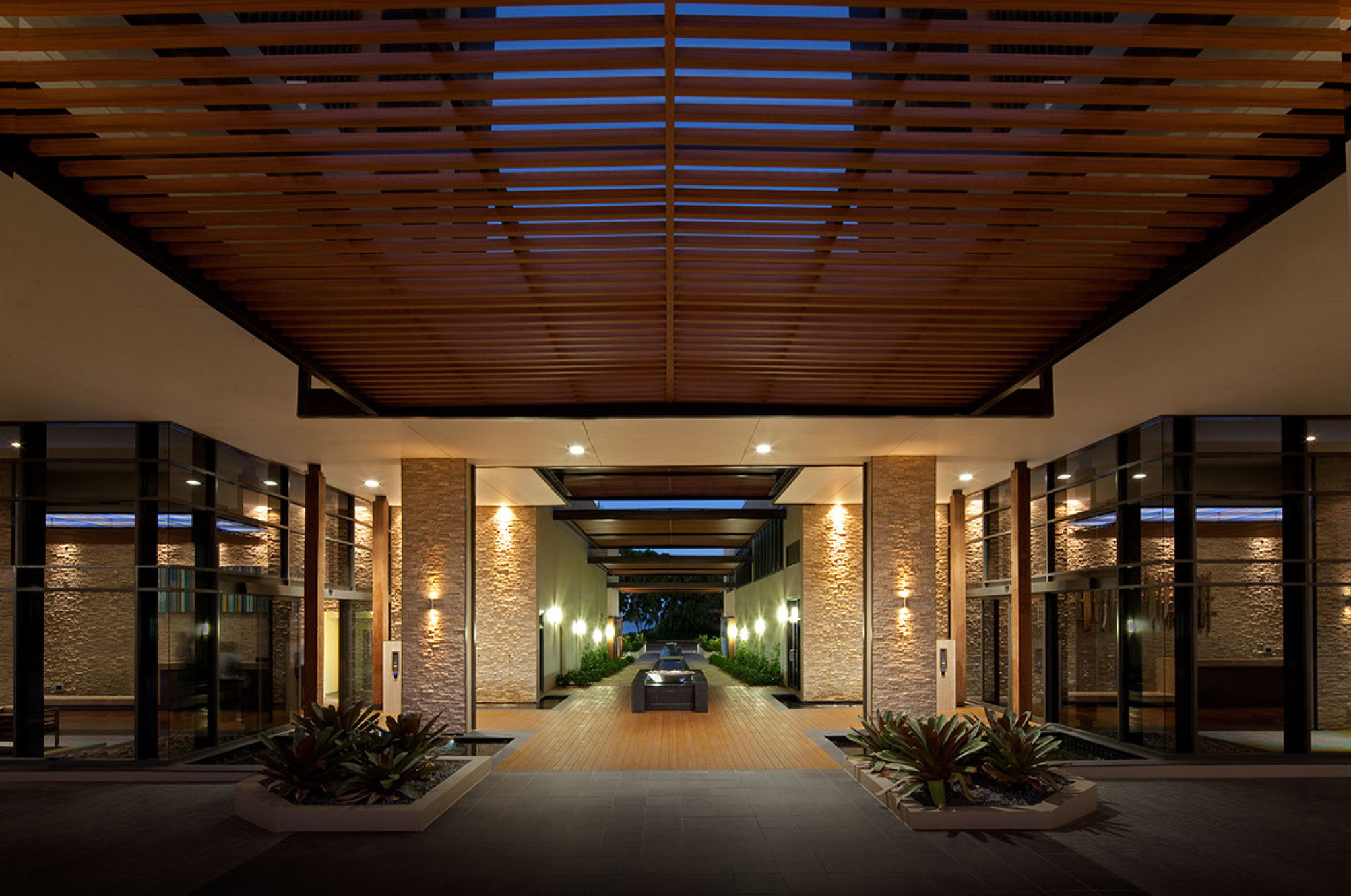 Oaks Redcliffe Mon Komo Suites