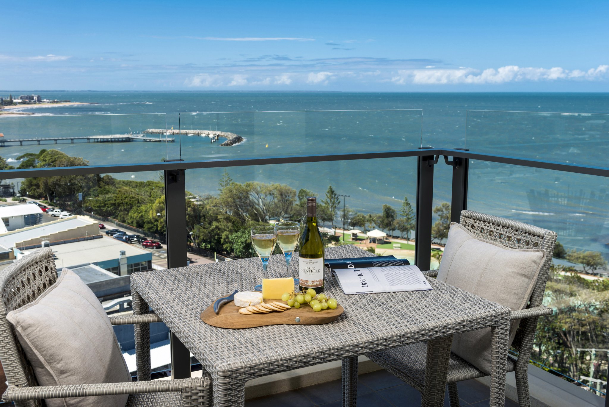 Oaks Redcliffe Mon Komo Suites