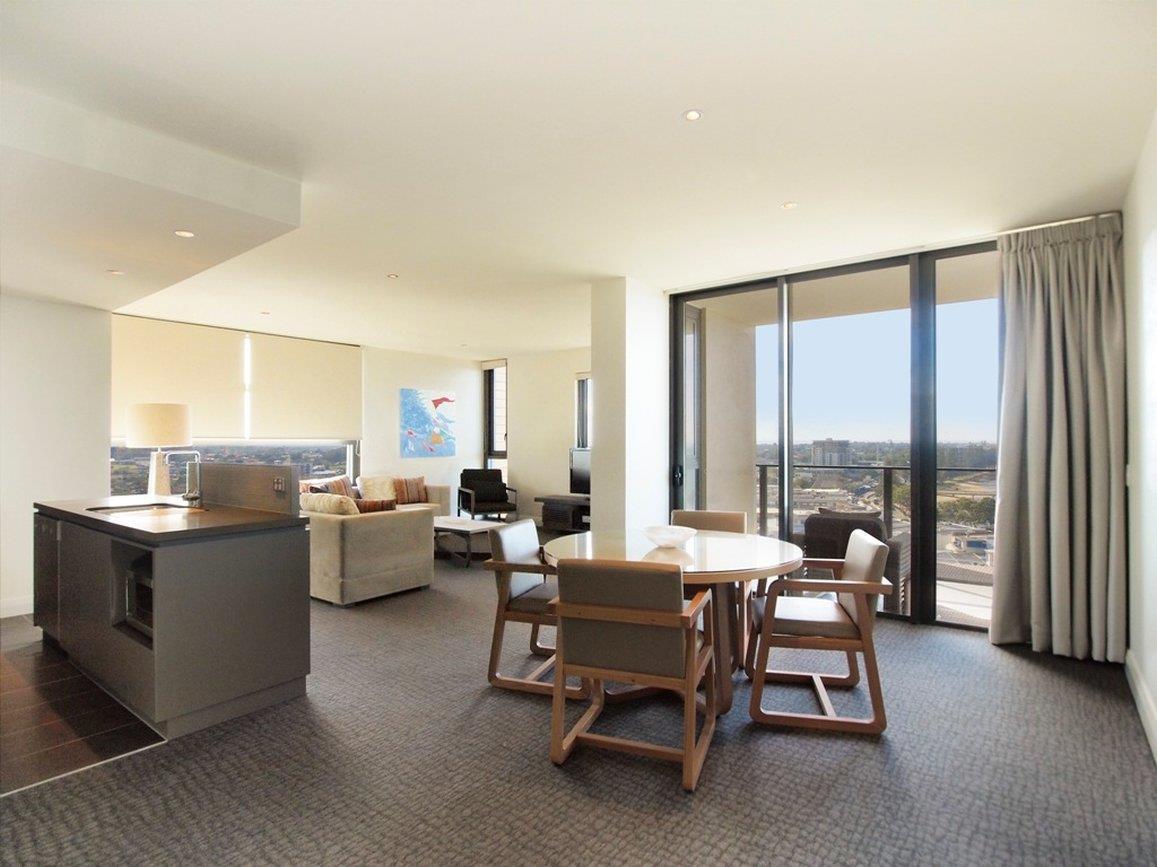 Oaks Redcliffe Mon Komo Suites