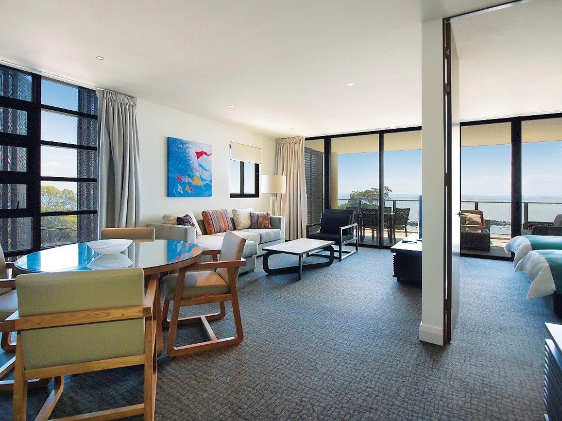 Oaks Redcliffe Mon Komo Suites