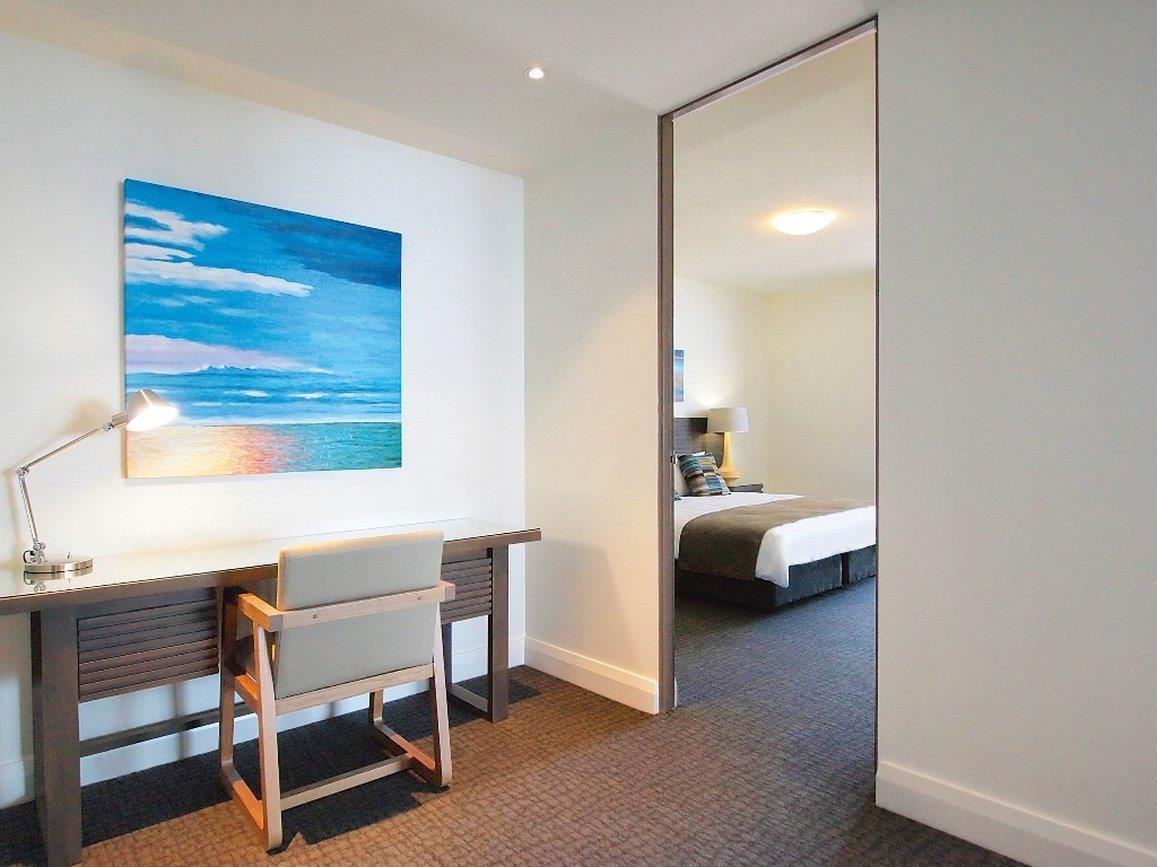 Oaks Redcliffe Mon Komo Suites