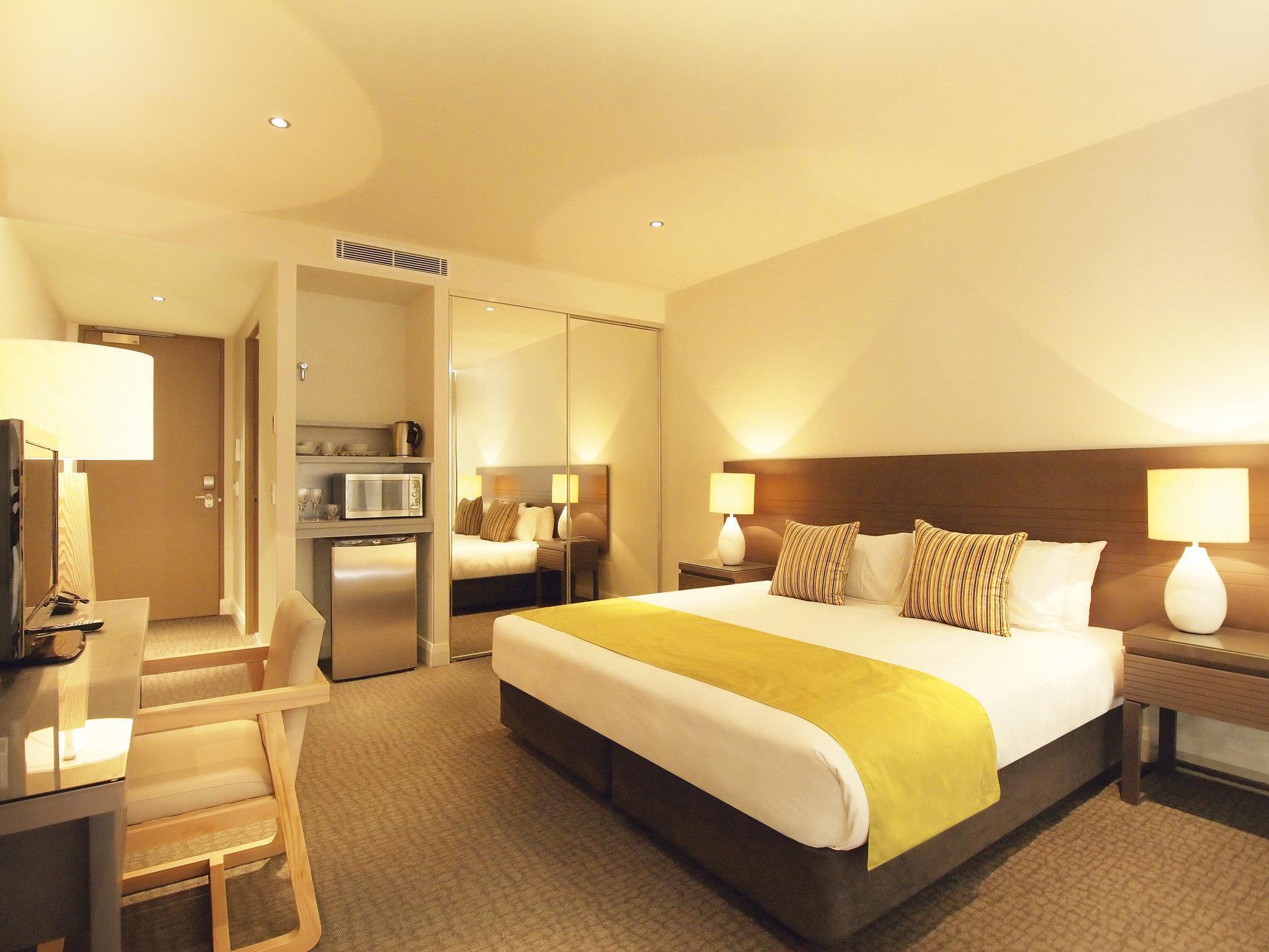 Oaks Redcliffe Mon Komo Suites