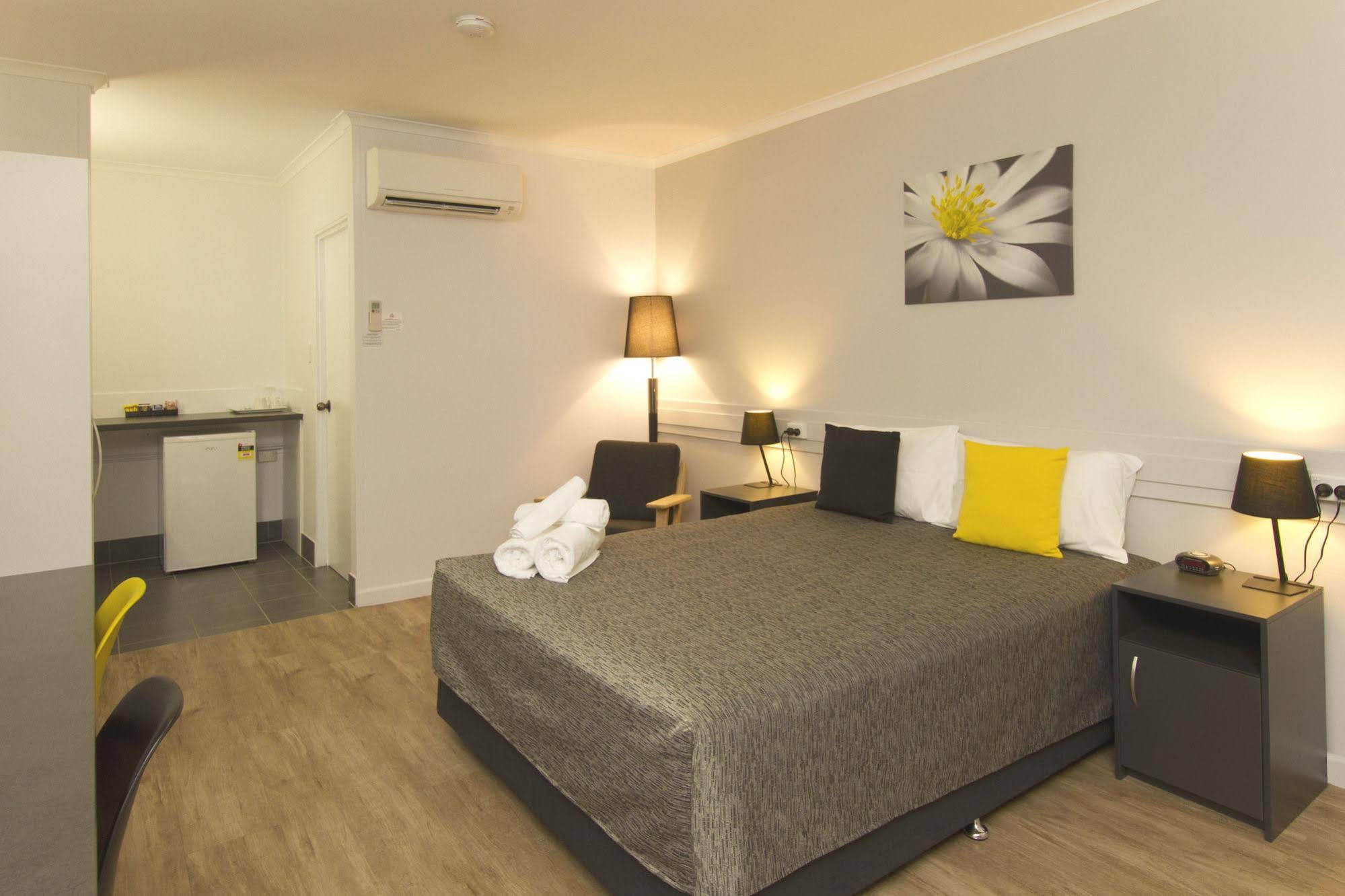 Glenmore Palms Motel