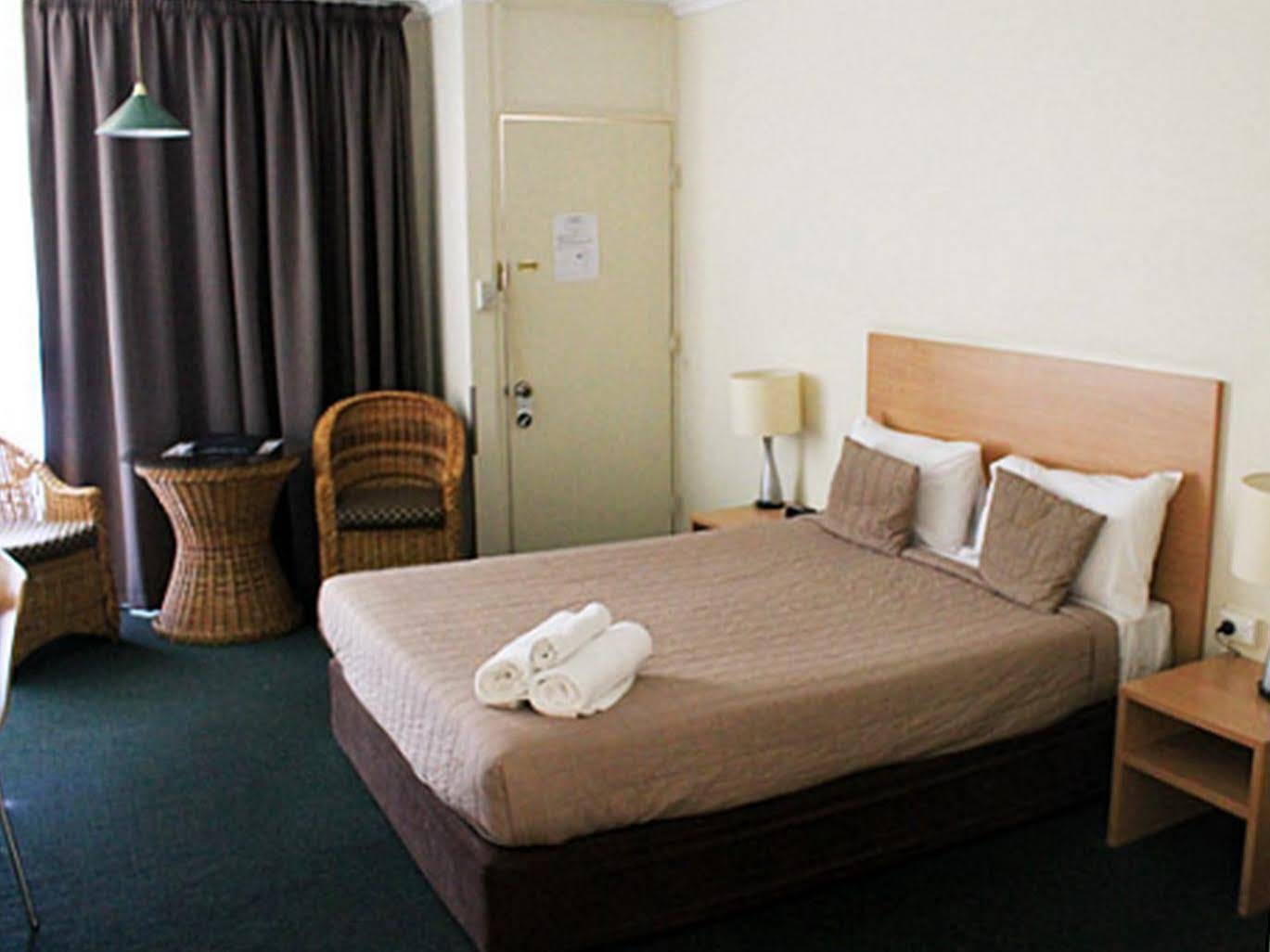Glenmore Palms Motel