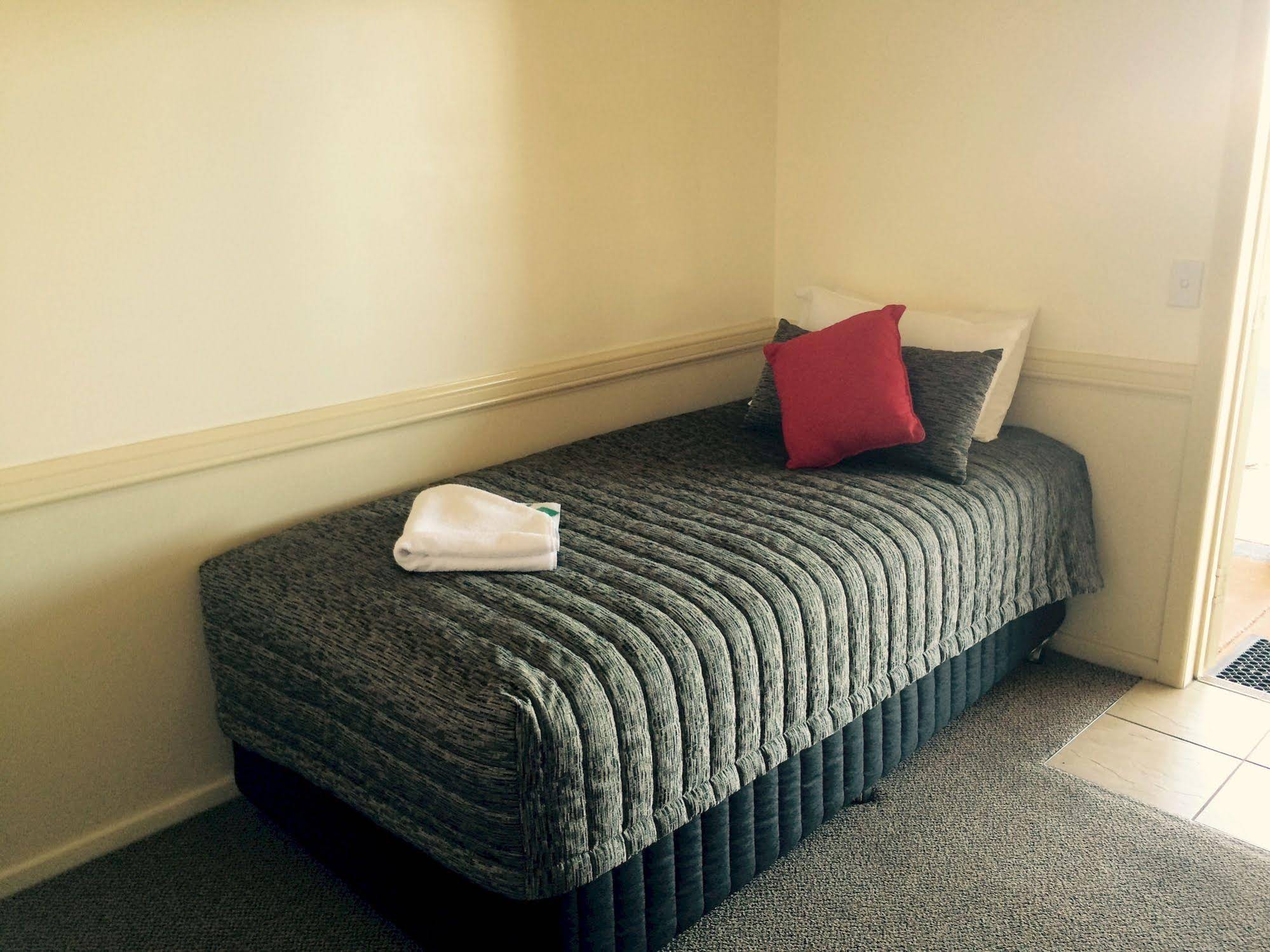 Park Avenue Hotel Motel