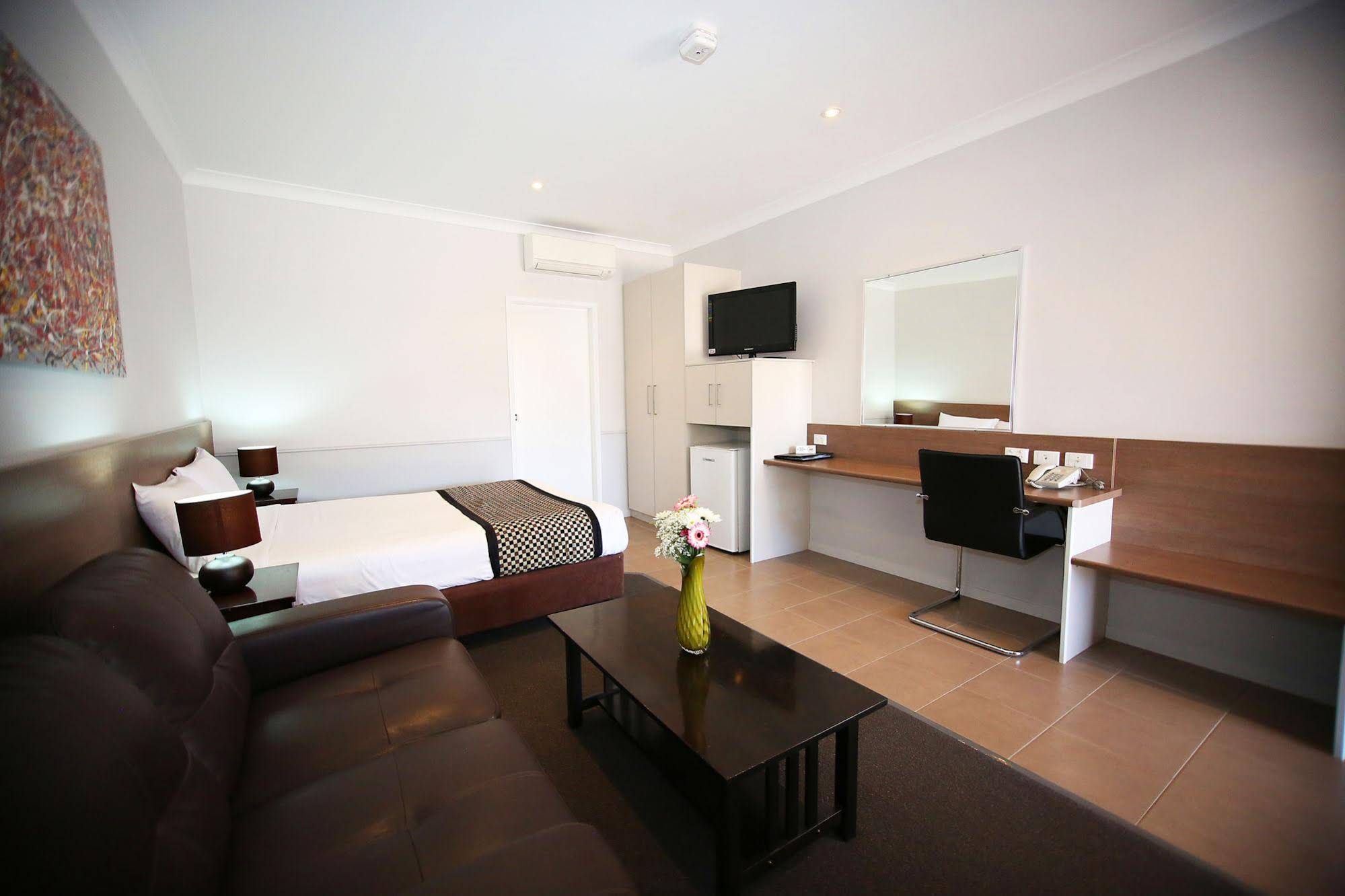 Roma Inland Motor Inn