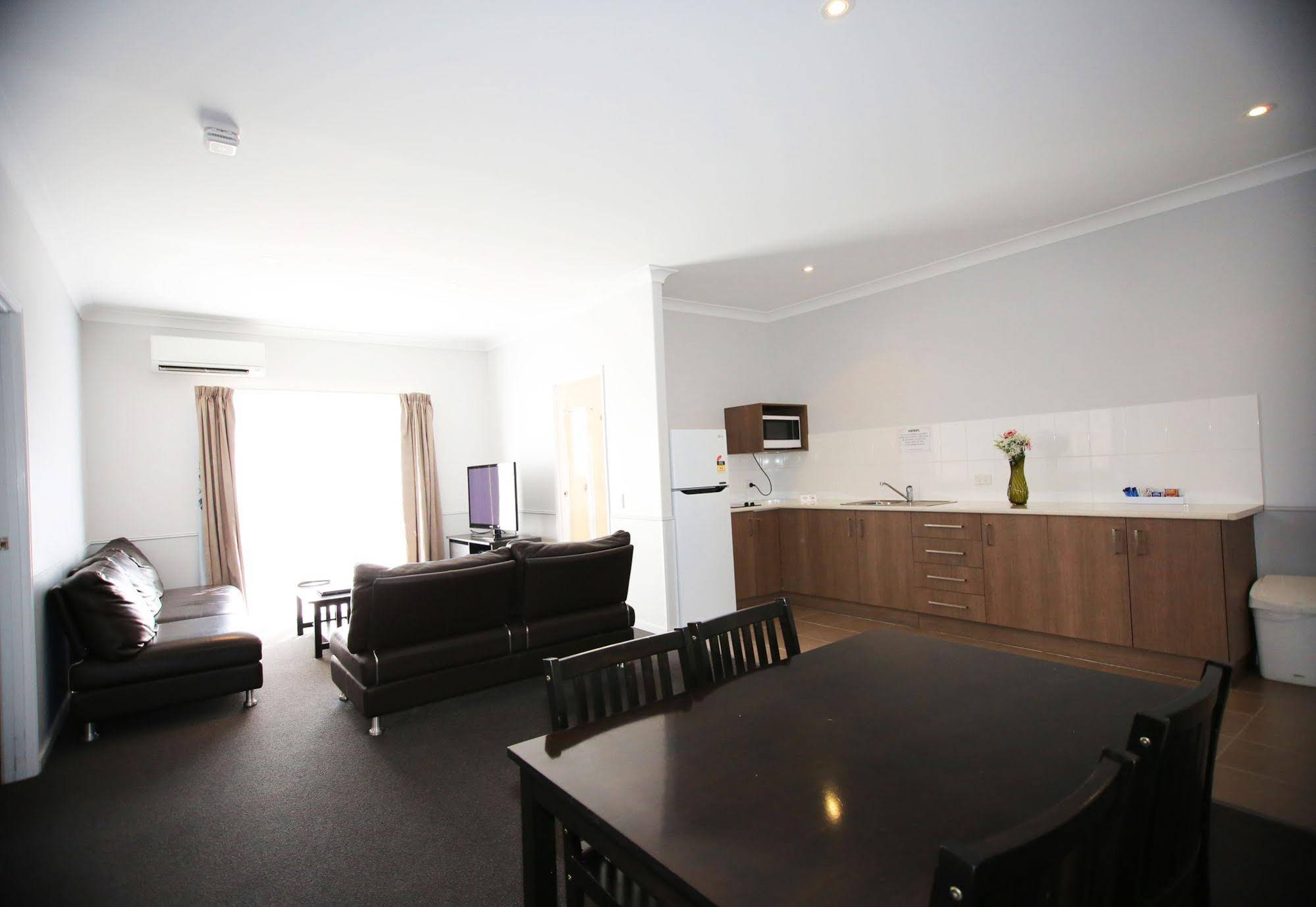 Roma Inland Motor Inn