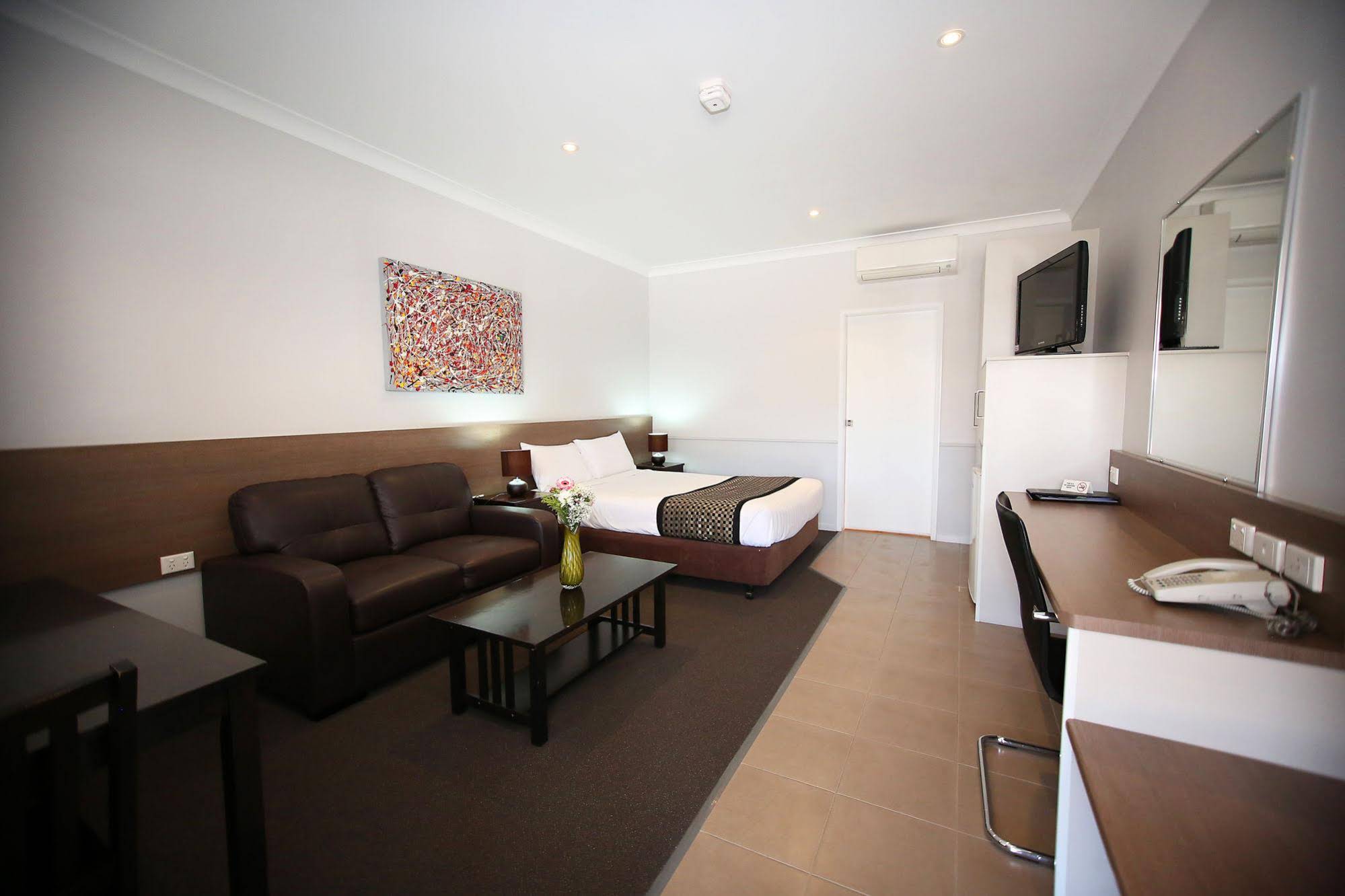 Roma Inland Motor Inn